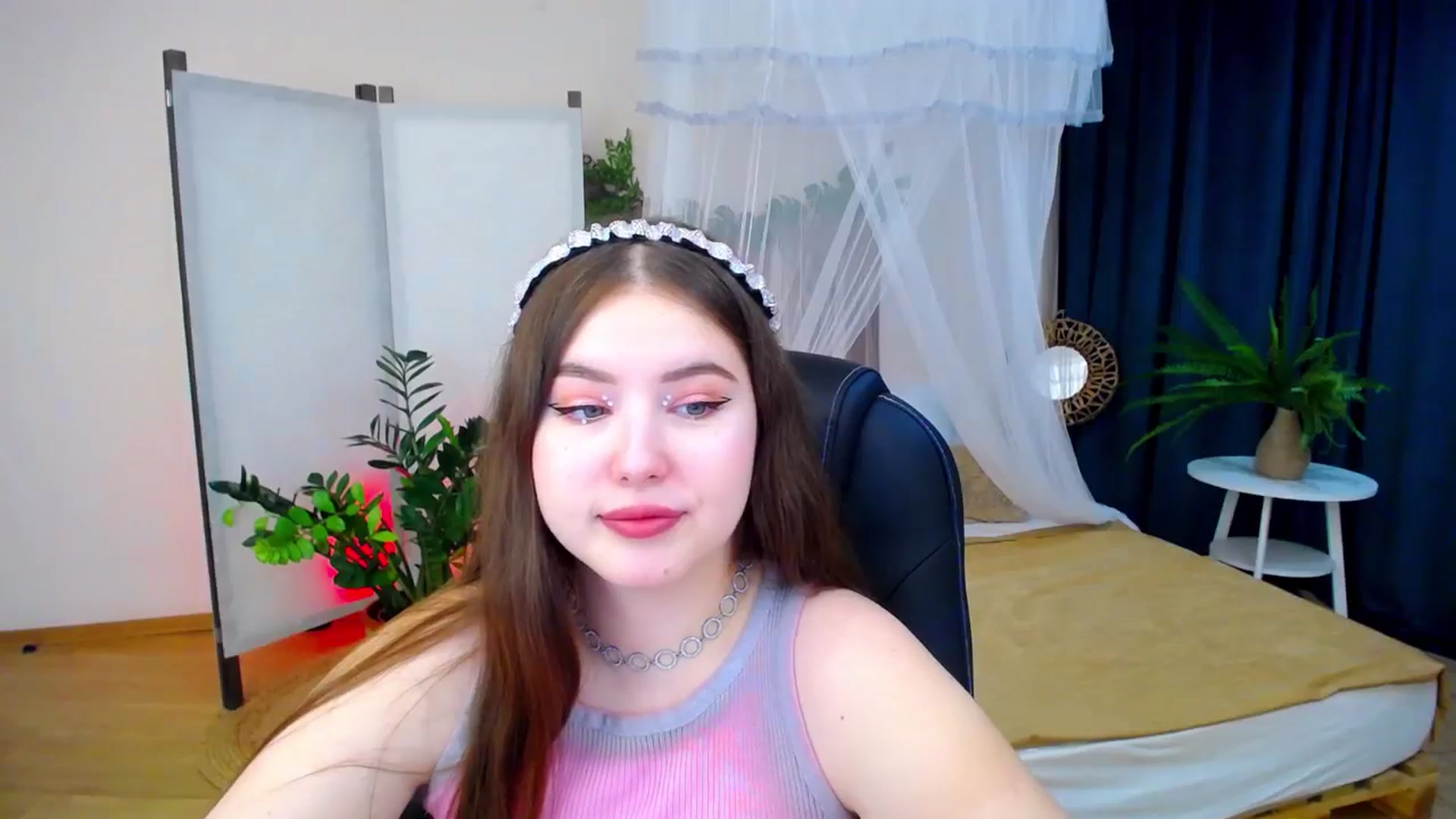 Gallery image thumbnail from AdmireMyEyes's myfreecams stream on, 09/16/2024, 18:59 image 15 of 20
