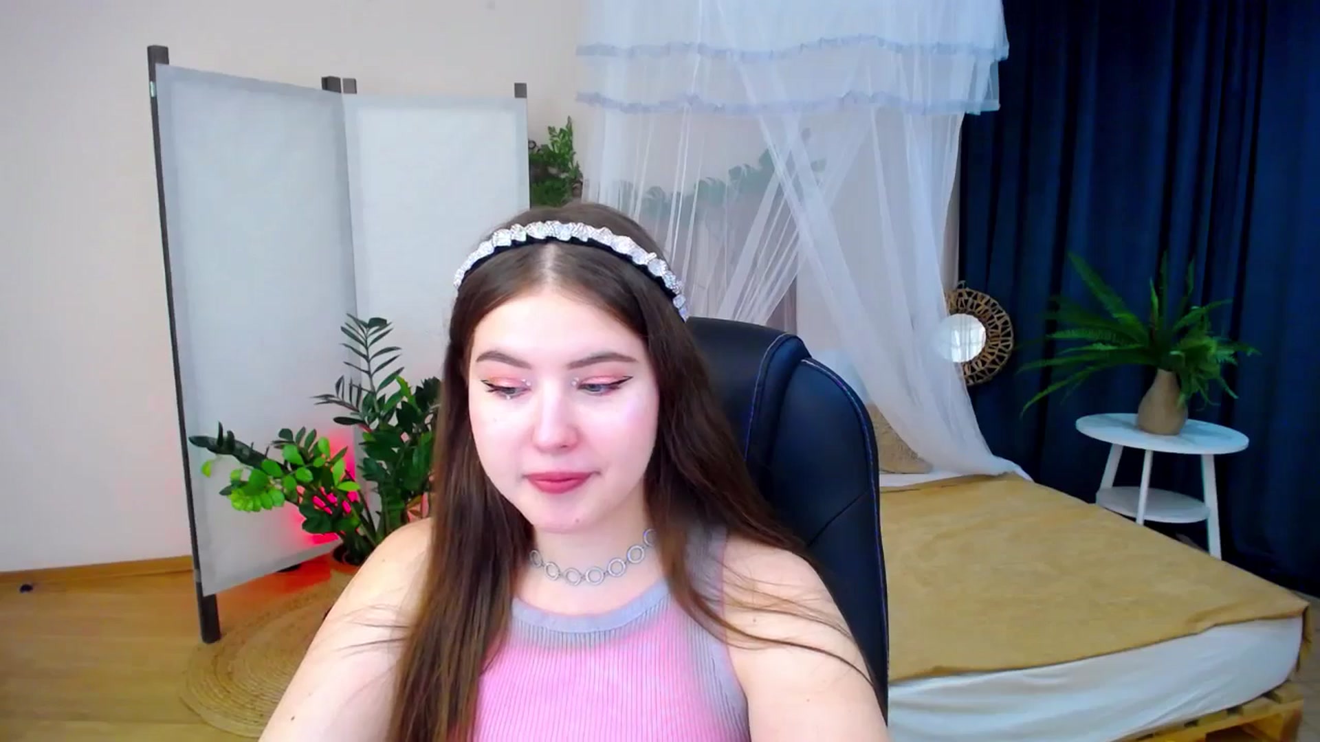 Gallery image thumbnail from AdmireMyEyes's myfreecams stream on, 09/16/2024, 18:59 image 10 of 20