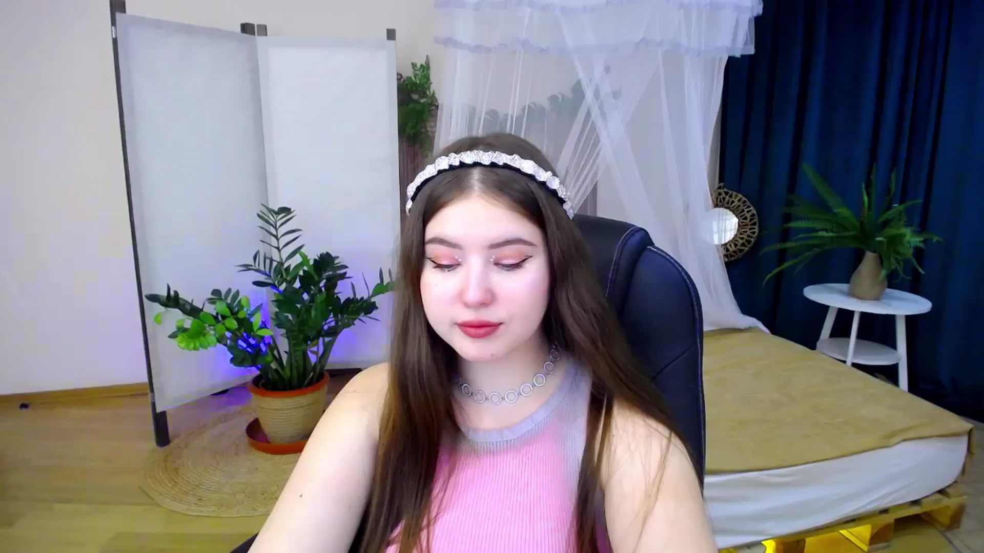 Gallery image thumbnail from AdmireMyEyes's myfreecams stream on, 09/16/2024, 19:34 image 7 of 20