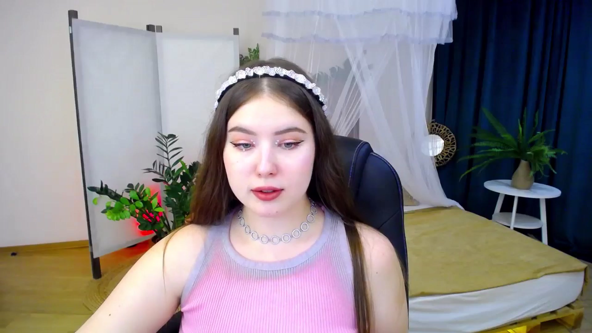 Gallery image thumbnail from AdmireMyEyes's myfreecams stream on, 09/16/2024, 19:34 image 13 of 20