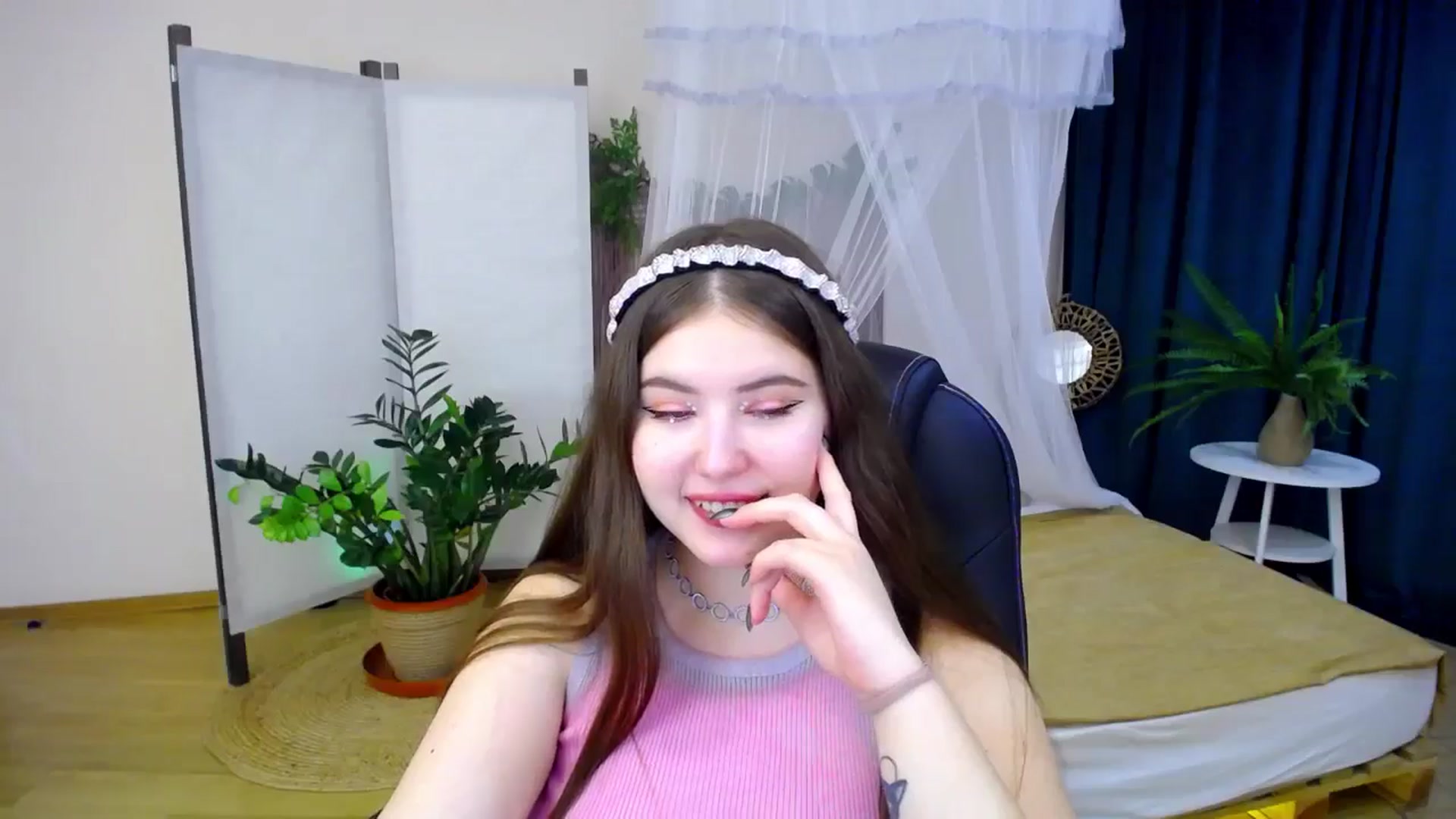 Gallery image thumbnail from AdmireMyEyes's myfreecams stream on, 09/16/2024, 19:34 image 11 of 20