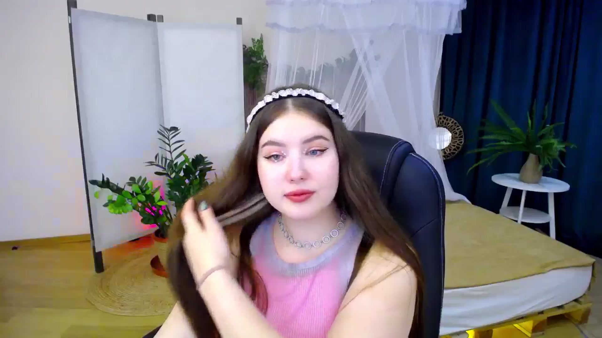 Gallery image thumbnail from AdmireMyEyes's myfreecams stream on, 09/16/2024, 19:34 image 9 of 20