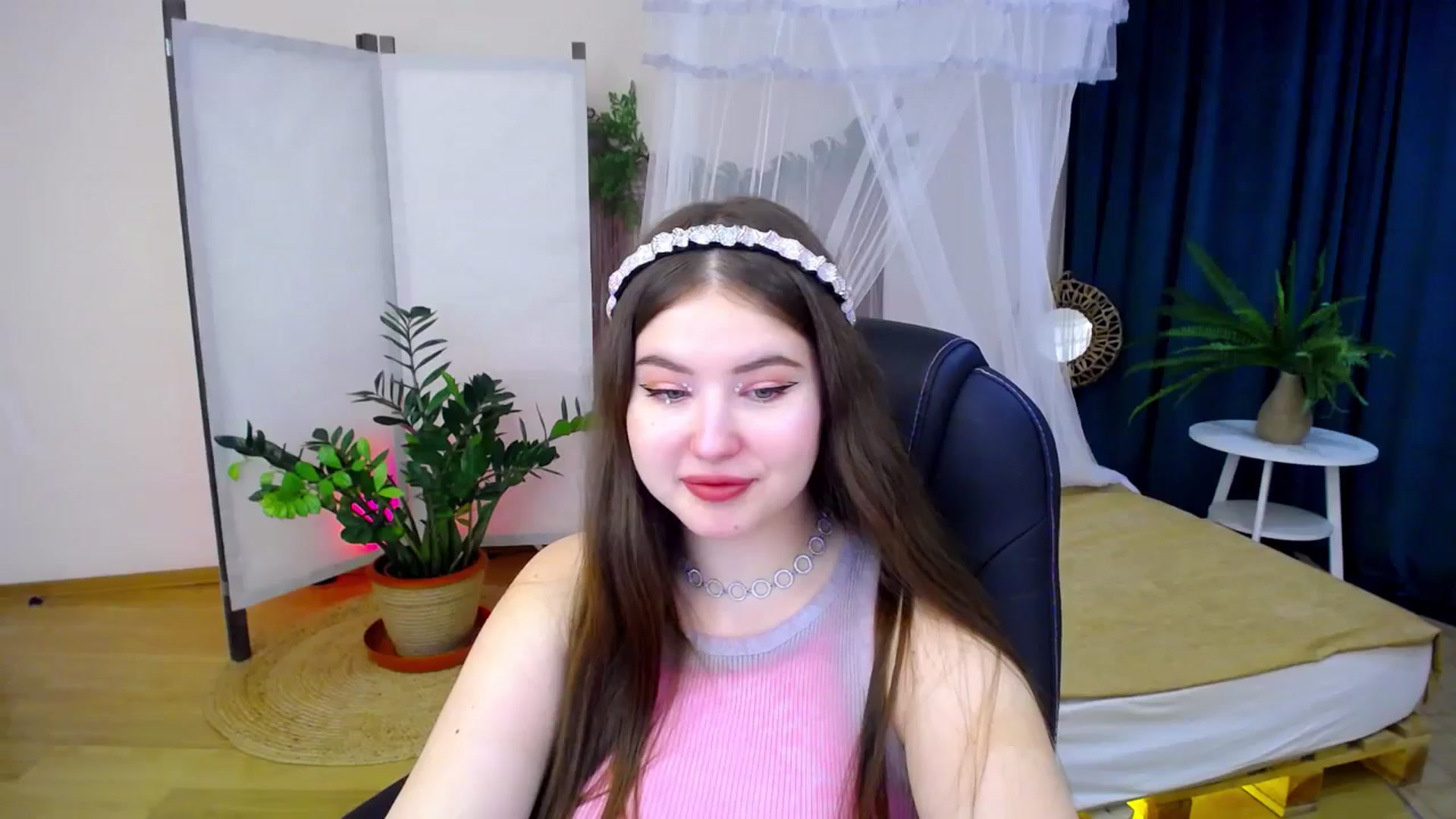 Gallery image thumbnail from AdmireMyEyes's myfreecams stream on, 09/16/2024, 19:34 image 6 of 20
