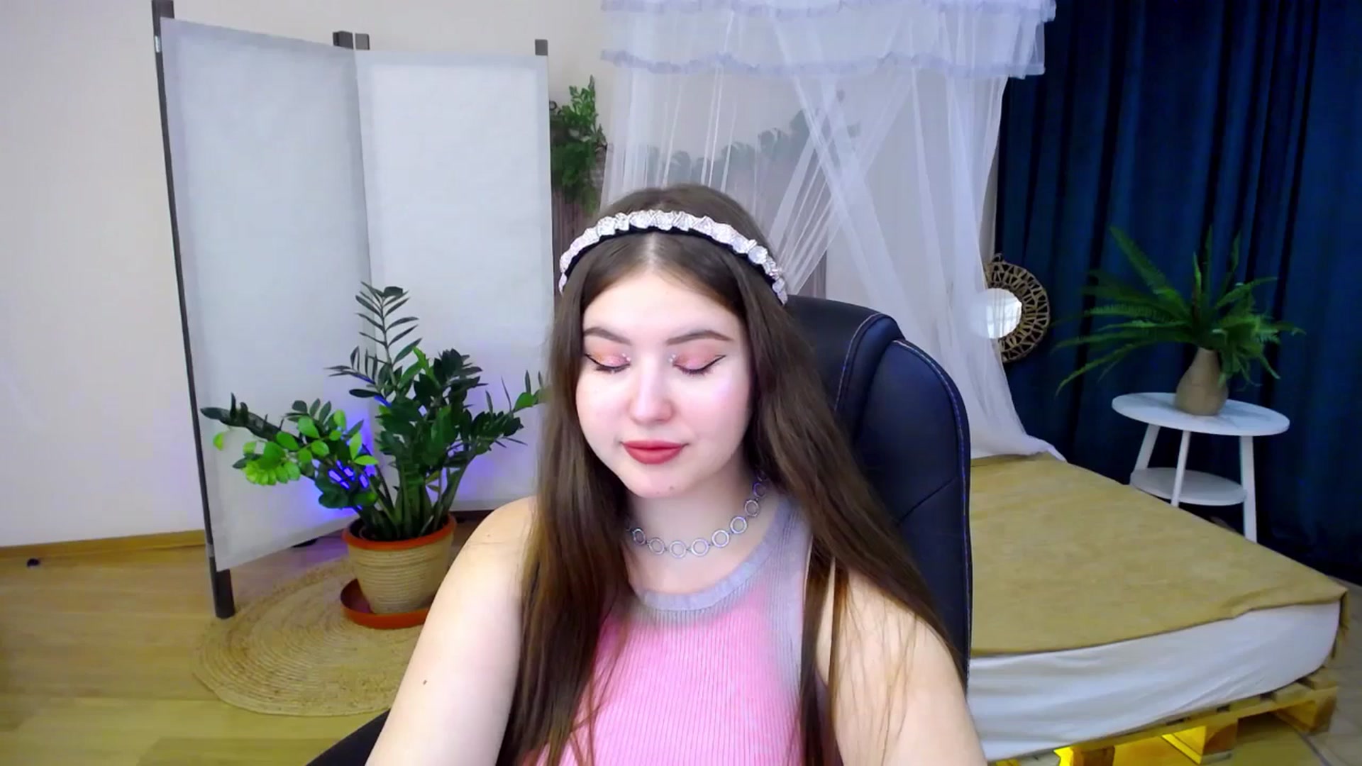 Gallery image thumbnail from AdmireMyEyes's myfreecams stream on, 09/16/2024, 19:34 image 5 of 20