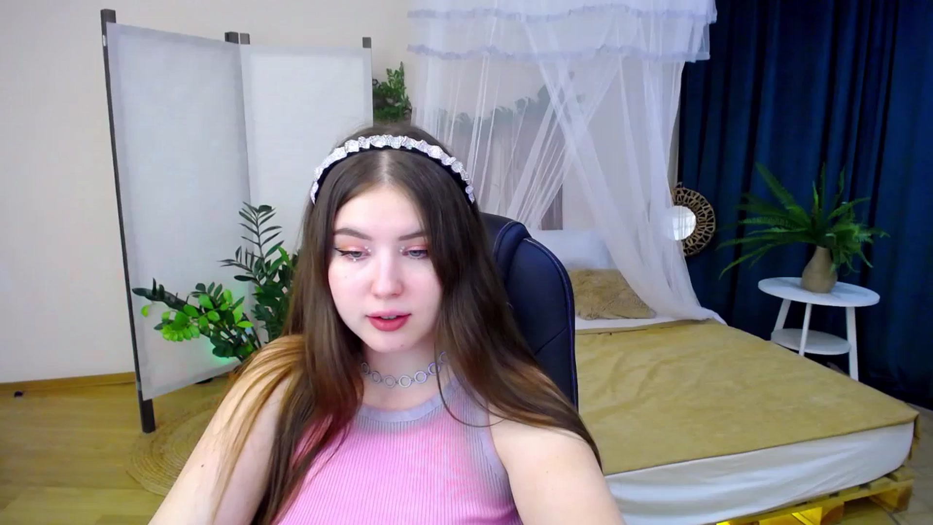 Gallery image thumbnail from AdmireMyEyes's myfreecams stream on, 09/17/2024, 04:30 image 3 of 20