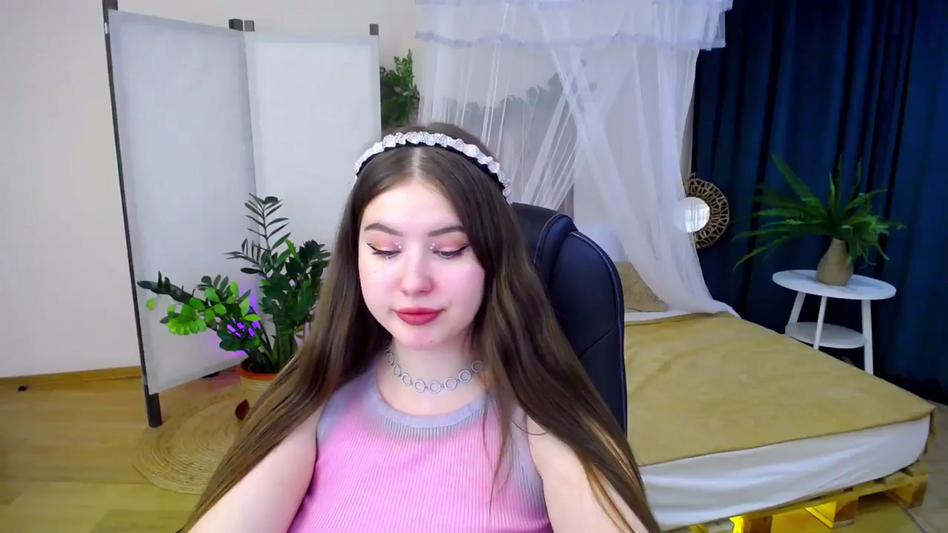 Gallery image thumbnail from AdmireMyEyes's myfreecams stream on, 09/17/2024, 04:09 image 5 of 20