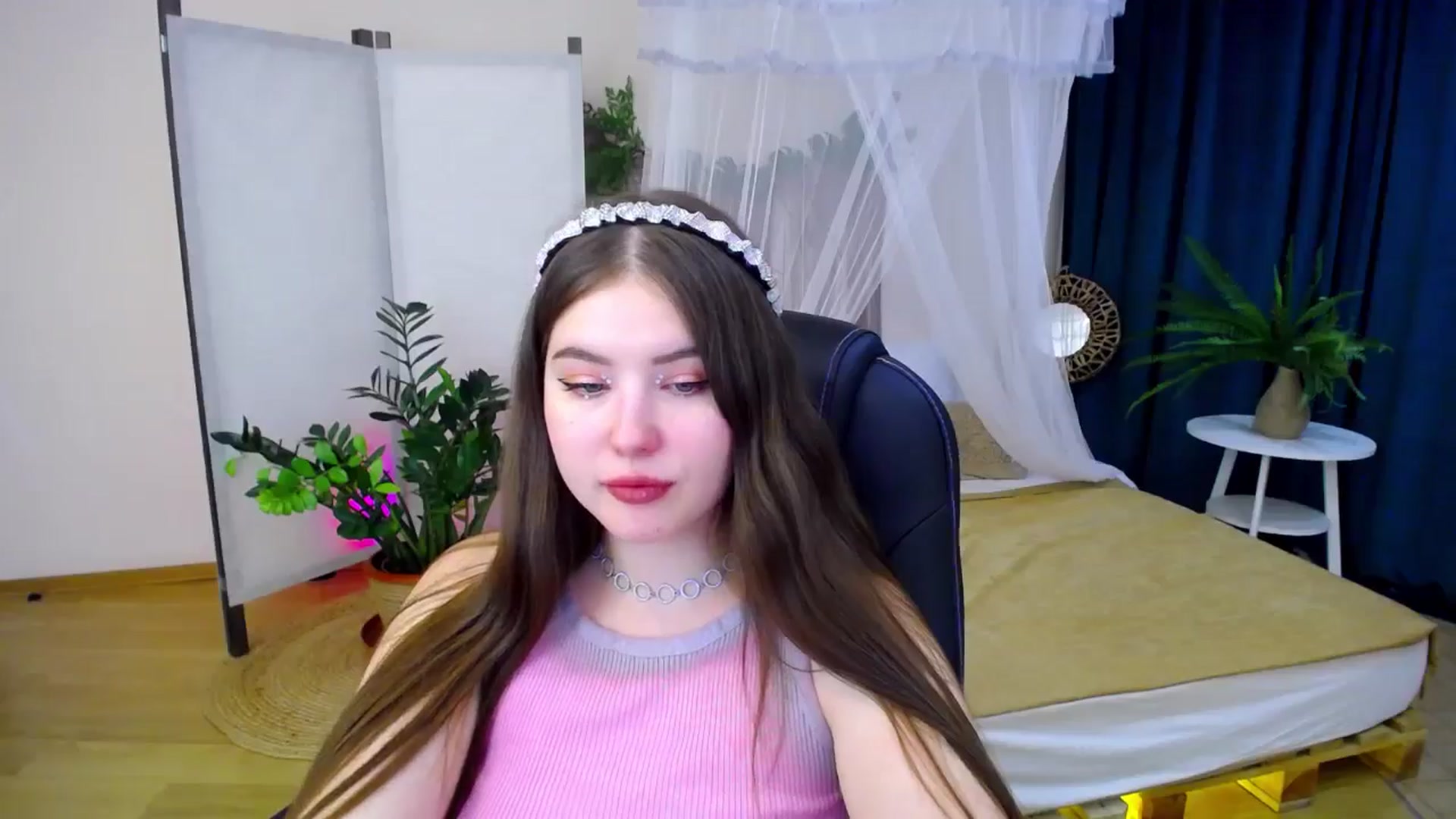 Gallery image thumbnail from AdmireMyEyes's myfreecams stream on, 09/17/2024, 04:09 image 6 of 20