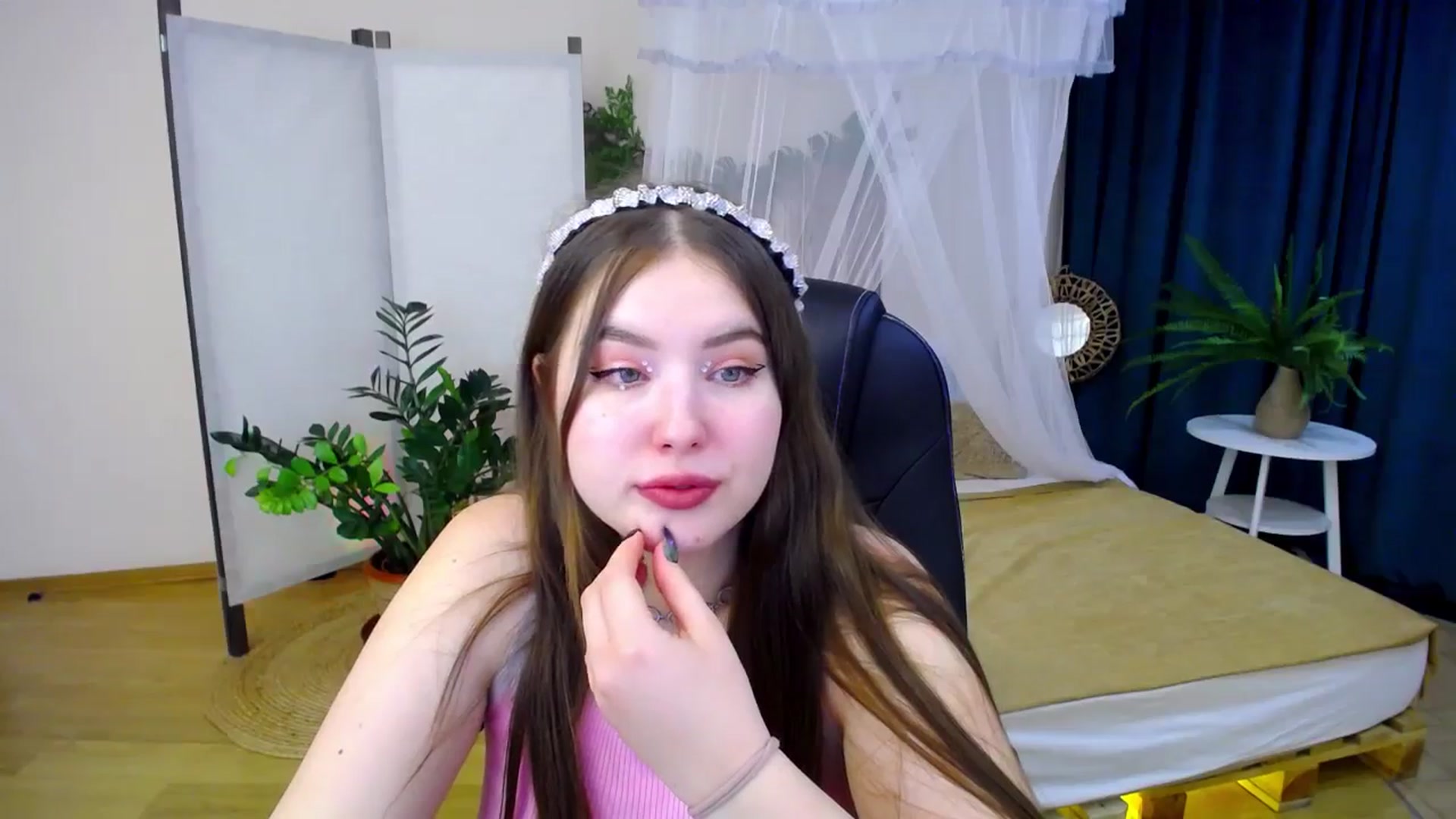 Gallery image thumbnail from AdmireMyEyes's myfreecams stream on, 09/17/2024, 04:09 image 15 of 20