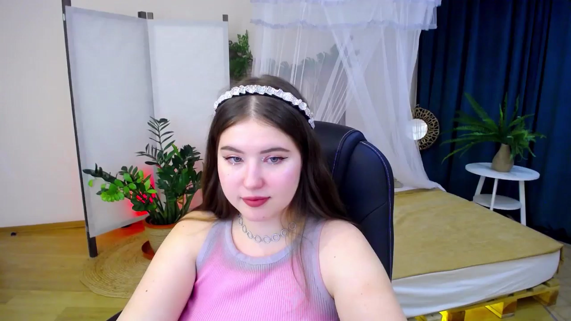 Gallery image thumbnail from AdmireMyEyes's myfreecams stream on, 09/17/2024, 04:09 image 3 of 20