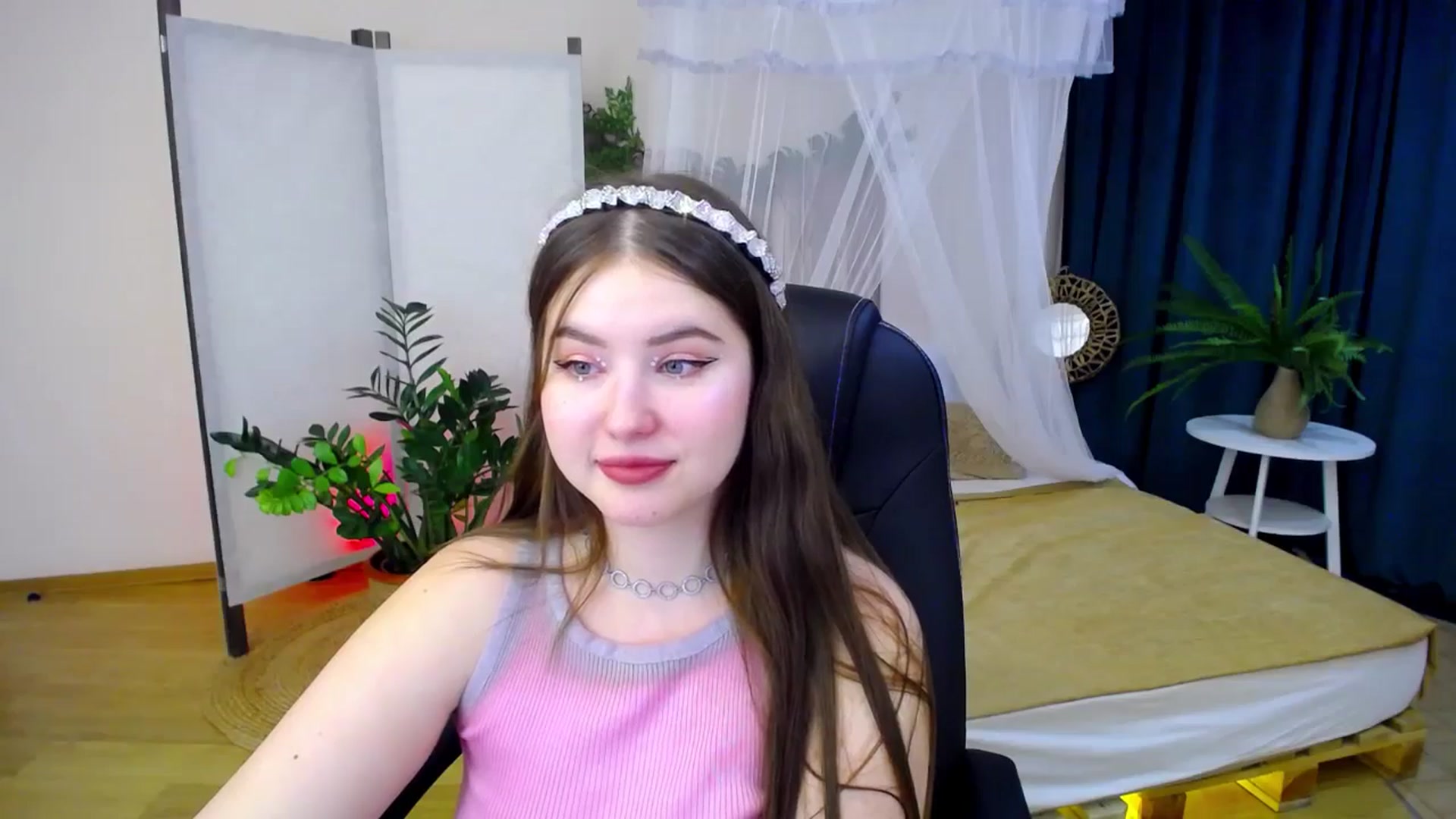 Gallery image thumbnail from AdmireMyEyes's myfreecams stream on, 09/17/2024, 04:09 image 18 of 20