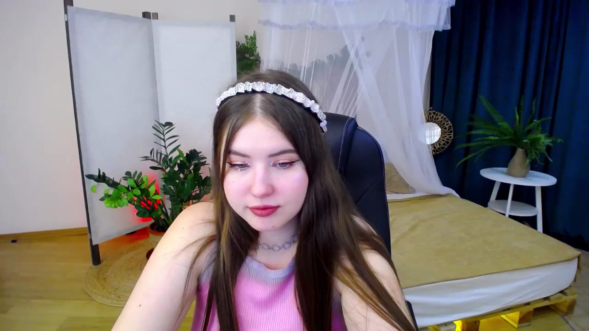 Gallery image thumbnail from AdmireMyEyes's myfreecams stream on, 09/17/2024, 04:09 image 16 of 20