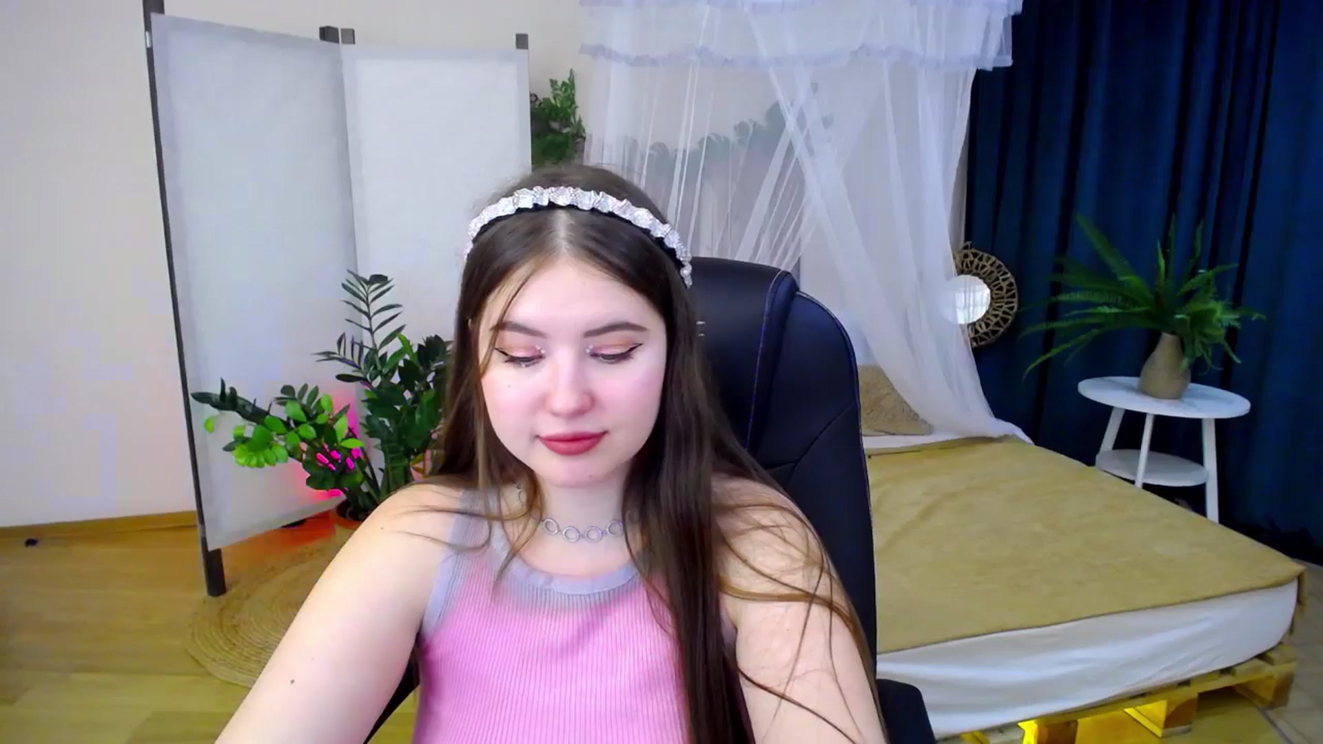 Gallery image thumbnail from AdmireMyEyes's myfreecams stream on, 09/17/2024, 04:09 image 19 of 20