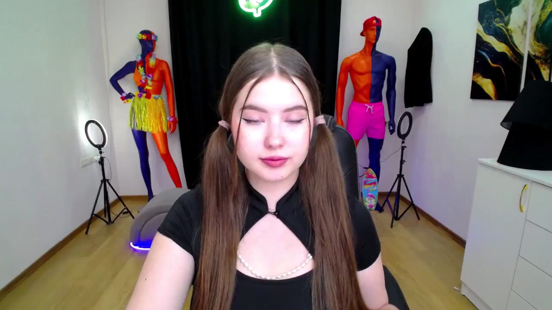 Gallery image thumbnail from AdmireMyEyes's myfreecams stream on, 09/17/2024, 19:29 image 8 of 20