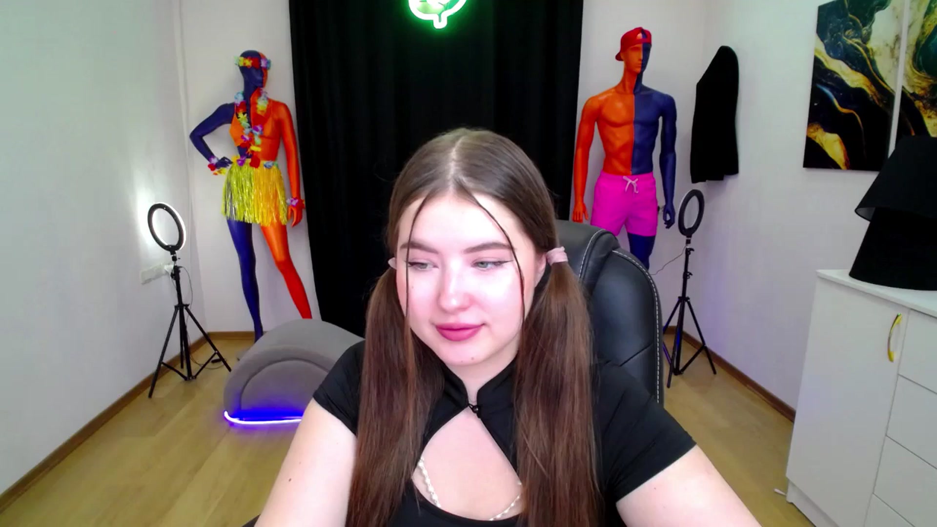 Gallery image thumbnail from AdmireMyEyes's myfreecams stream on, 09/17/2024, 19:29 image 14 of 20