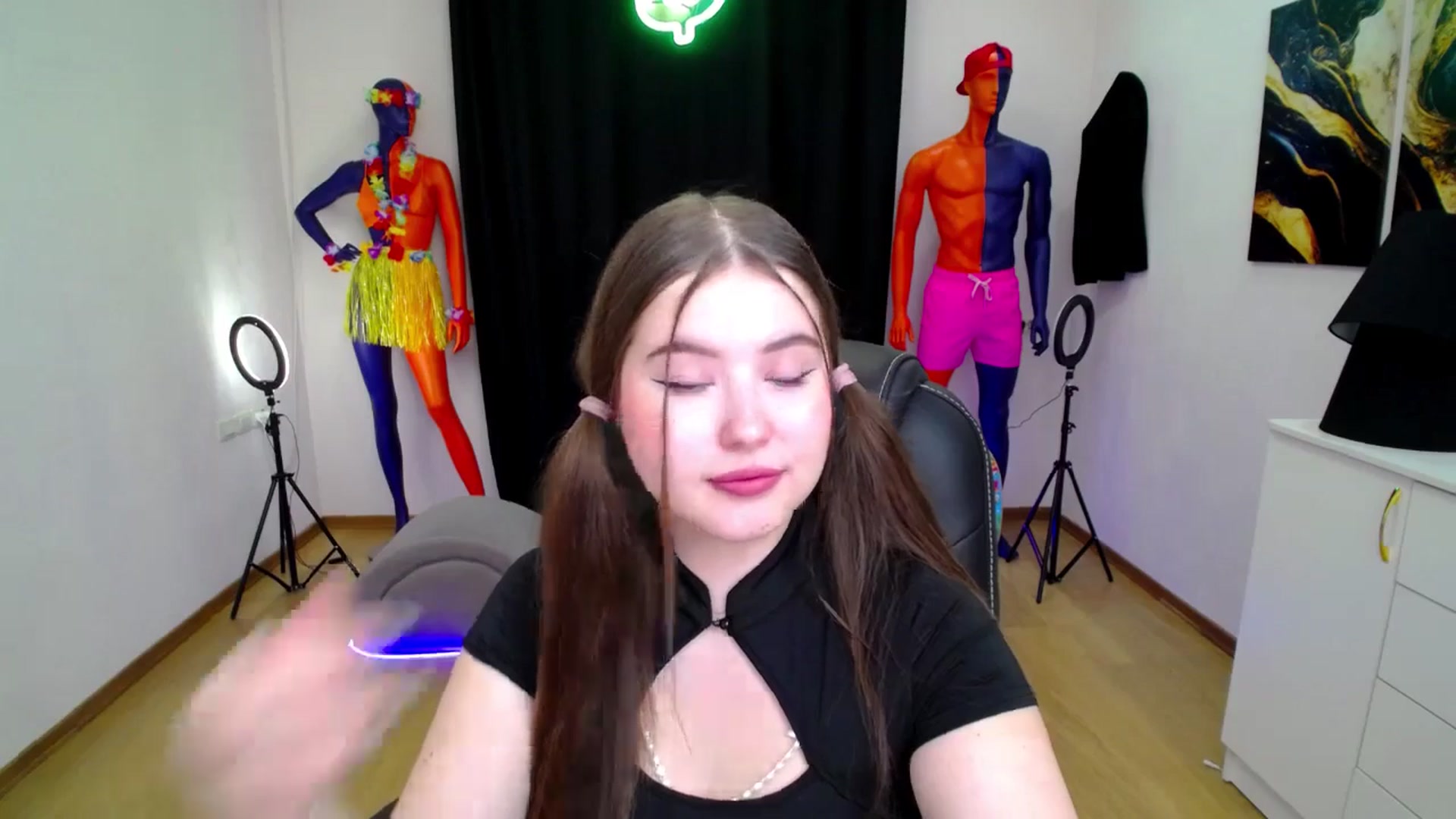 Gallery image thumbnail from AdmireMyEyes's myfreecams stream on, 09/17/2024, 19:29 image 13 of 20