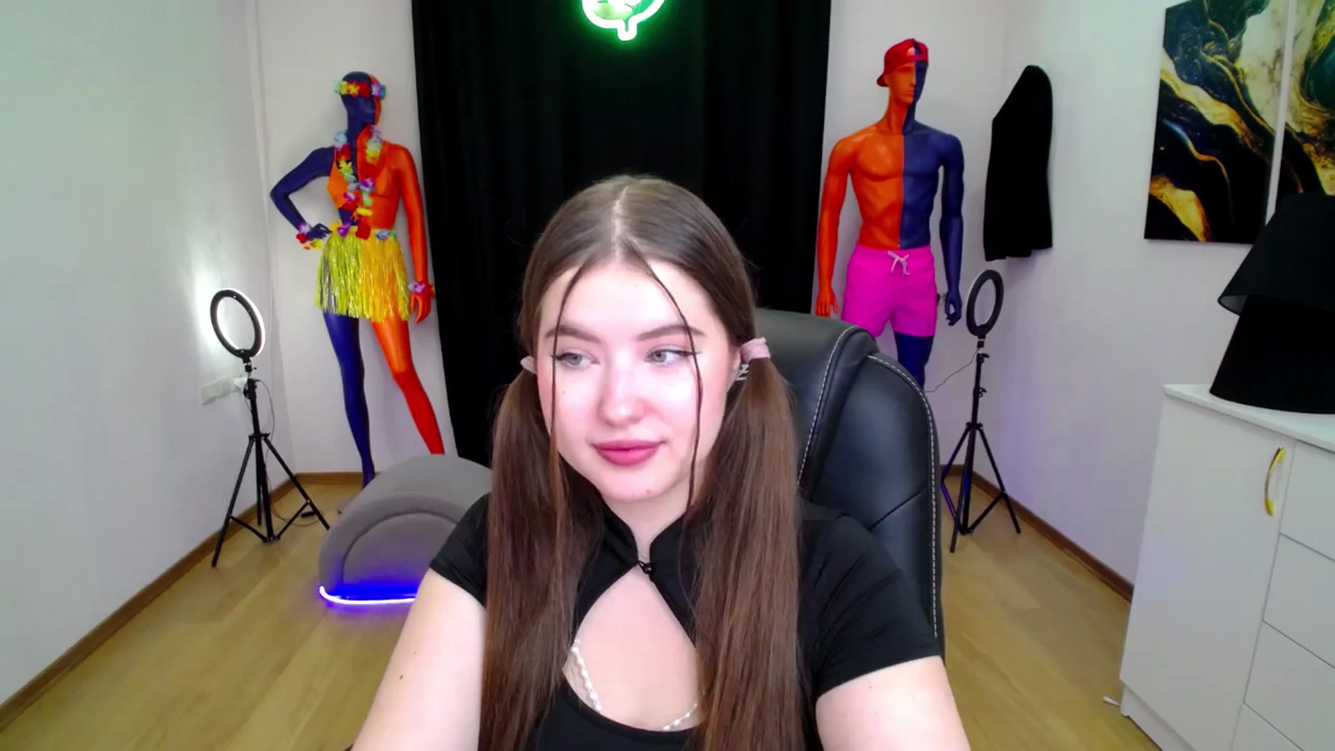 Gallery image thumbnail from AdmireMyEyes's myfreecams stream on, 09/17/2024, 19:29 image 15 of 20