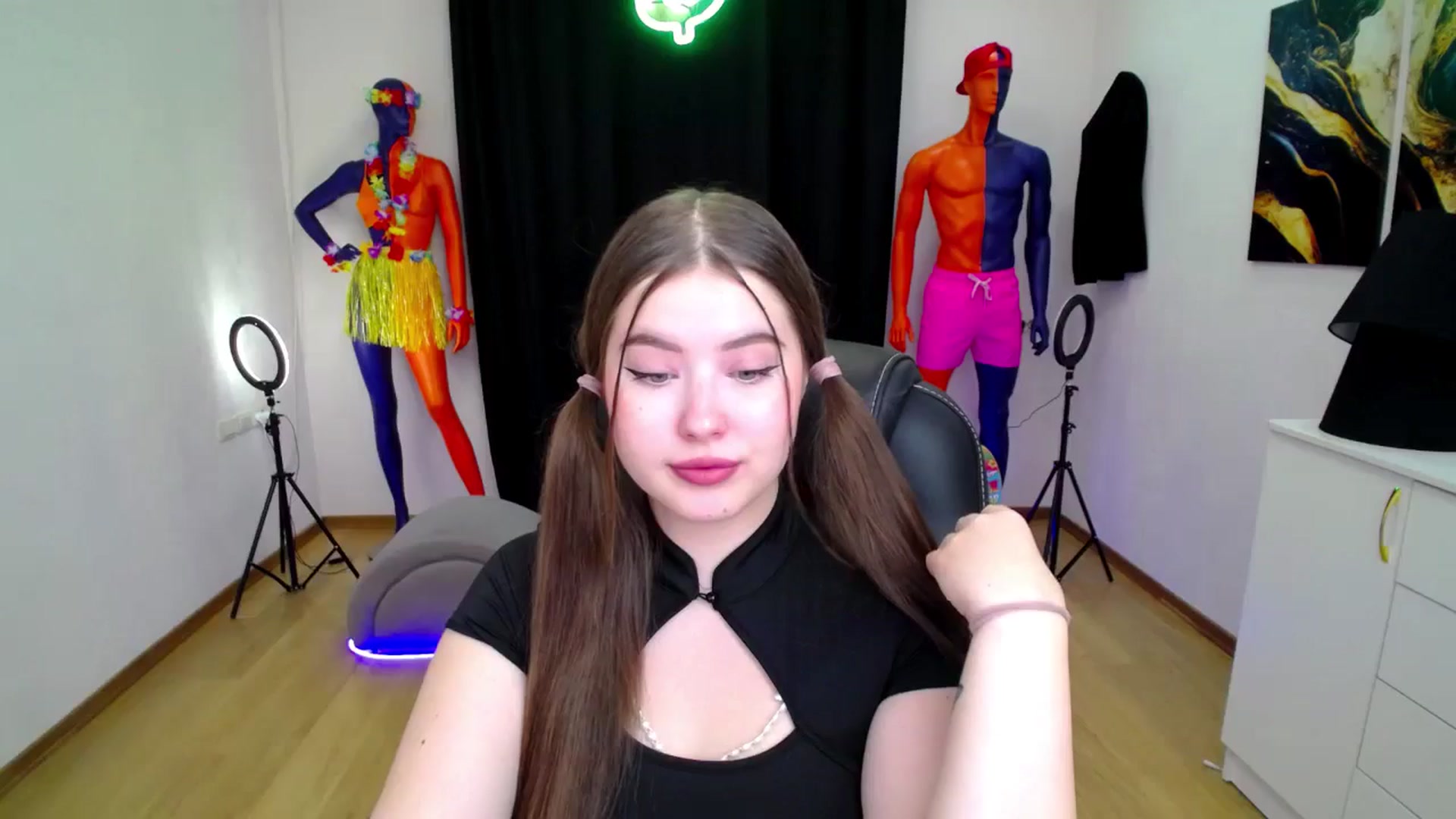 Gallery image thumbnail from AdmireMyEyes's myfreecams stream on, 09/17/2024, 19:29 image 11 of 20