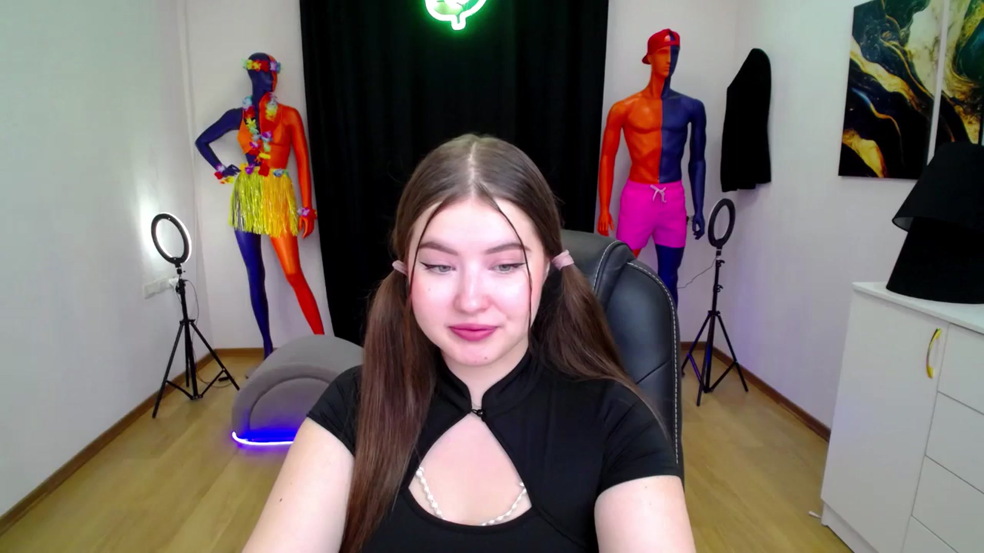 Gallery image thumbnail from AdmireMyEyes's myfreecams stream on, 09/17/2024, 19:29 image 6 of 20