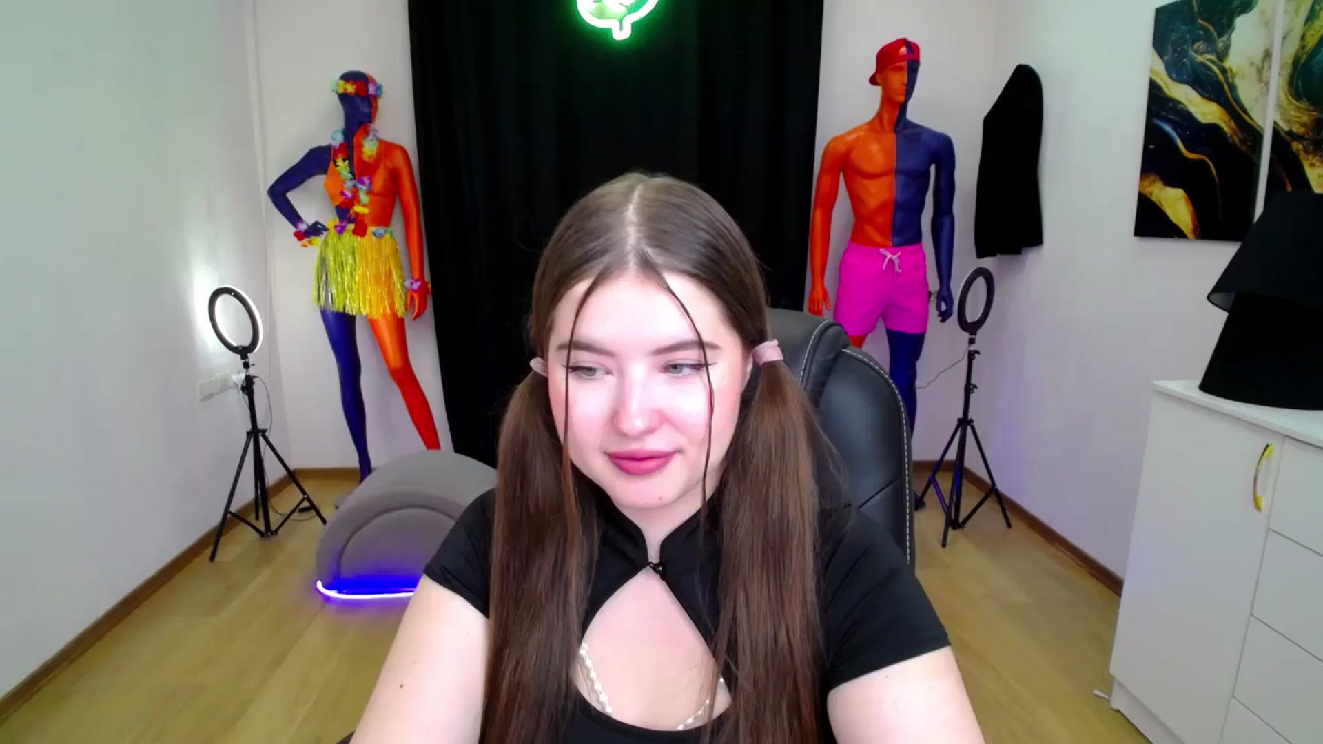 Gallery image thumbnail from AdmireMyEyes's myfreecams stream on, 09/17/2024, 19:29 image 10 of 20