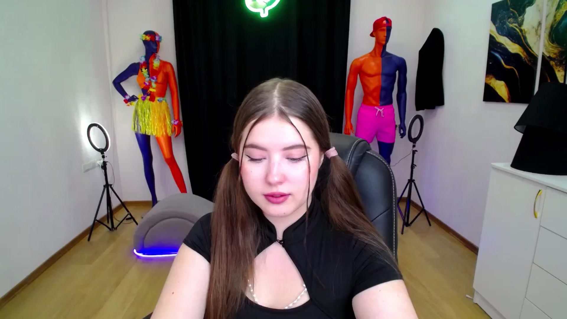 Gallery image thumbnail from AdmireMyEyes's myfreecams stream on, 09/17/2024, 19:29 image 3 of 20