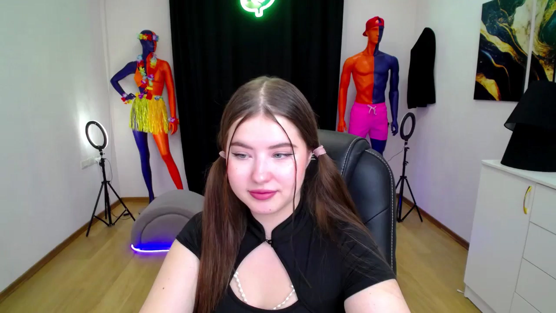 Gallery image thumbnail from AdmireMyEyes's myfreecams stream on, 09/17/2024, 19:29 image 5 of 20