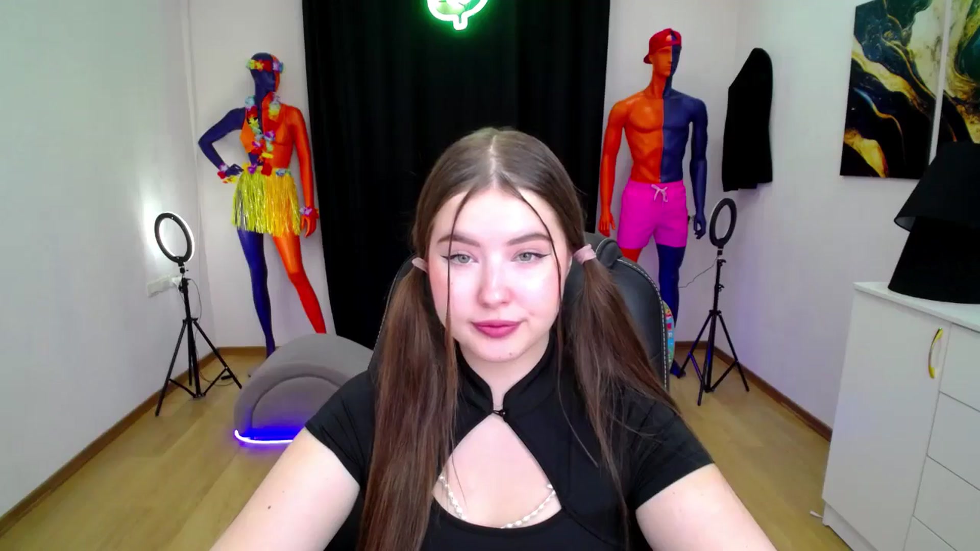 Gallery image thumbnail from AdmireMyEyes's myfreecams stream on, 09/17/2024, 19:29 image 12 of 20