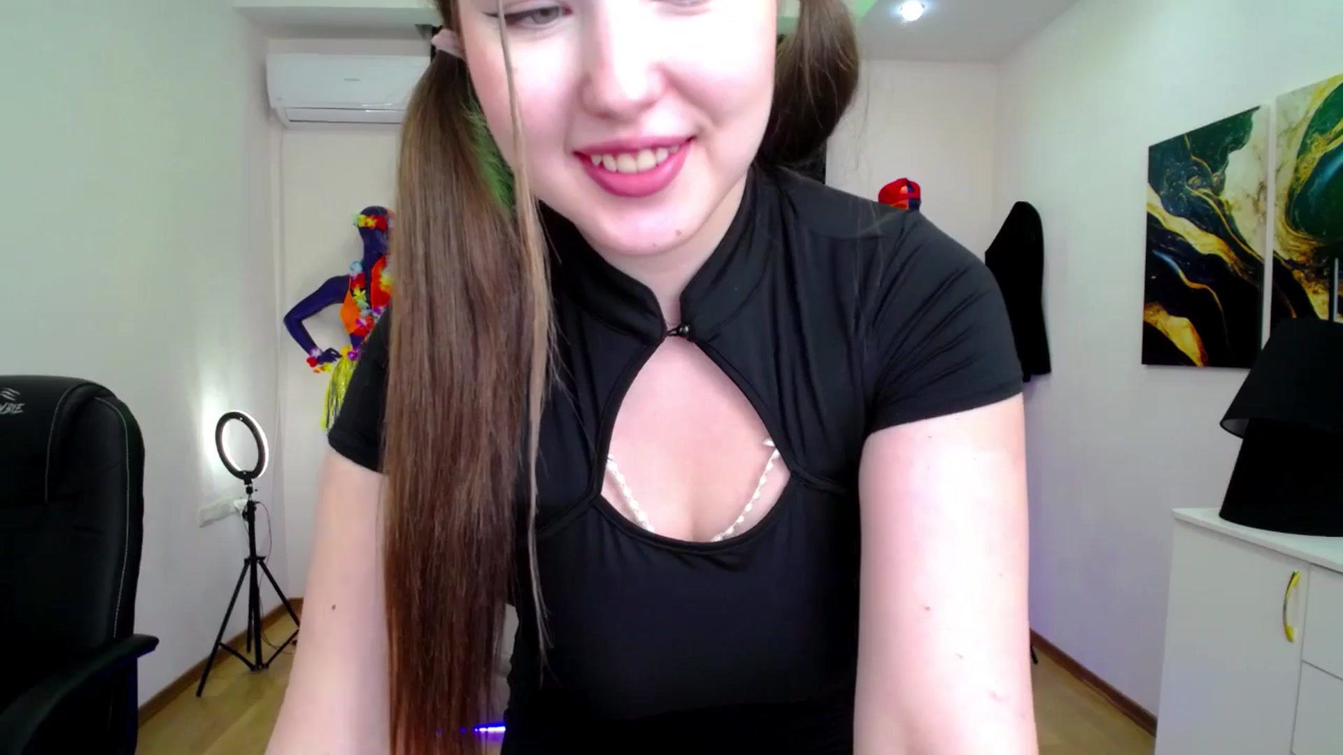 Gallery image thumbnail from AdmireMyEyes's myfreecams stream on, 09/17/2024, 19:29 image 17 of 20