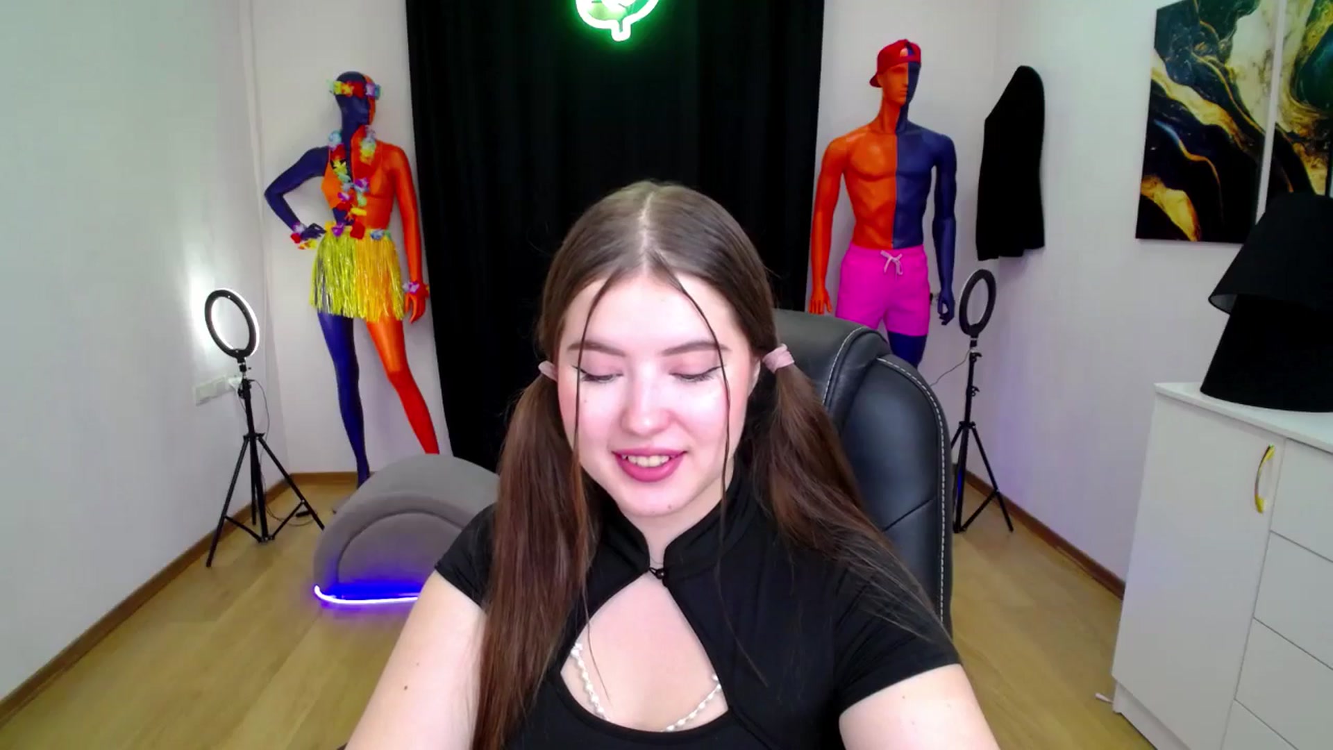 Gallery image thumbnail from AdmireMyEyes's myfreecams stream on, 09/17/2024, 19:29 image 4 of 20