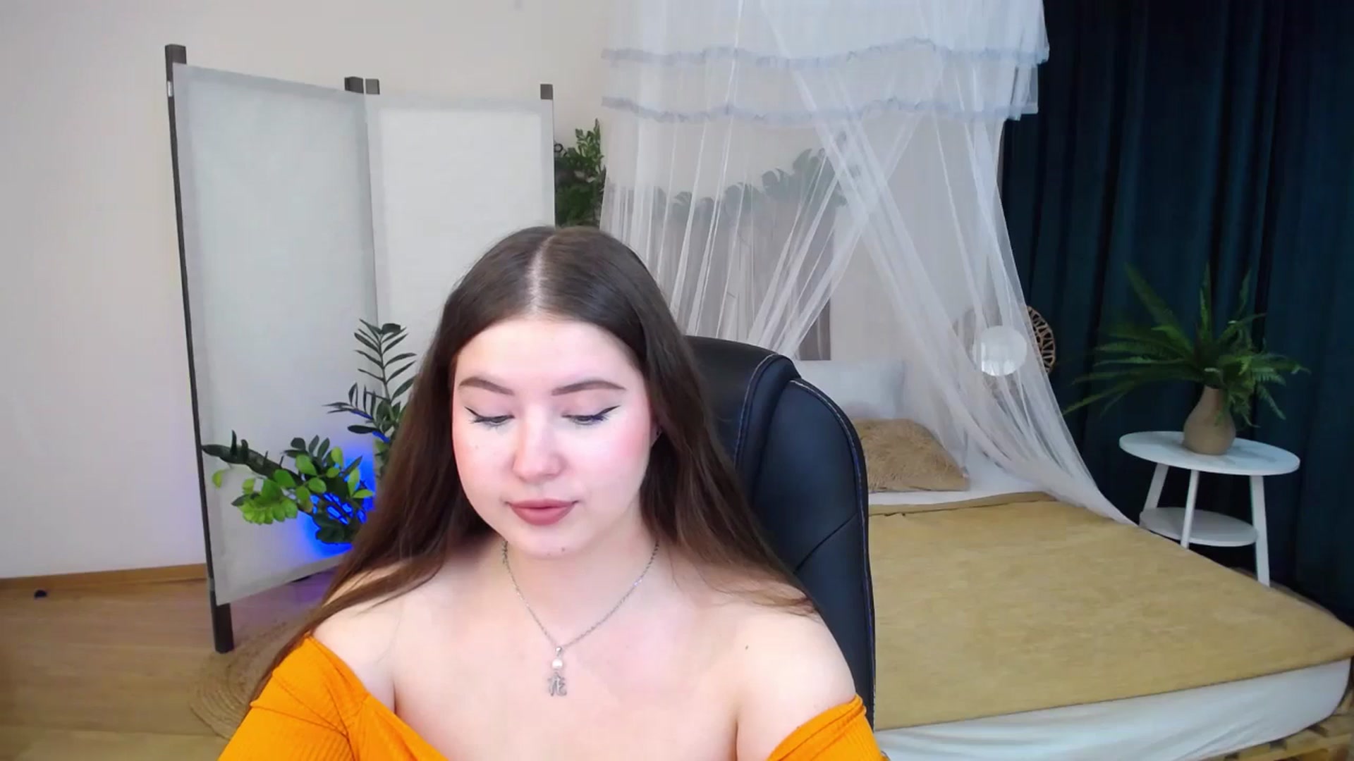 Gallery image thumbnail from AdmireMyEyes's myfreecams stream on, 09/26/2024, 18:29 image 9 of 20