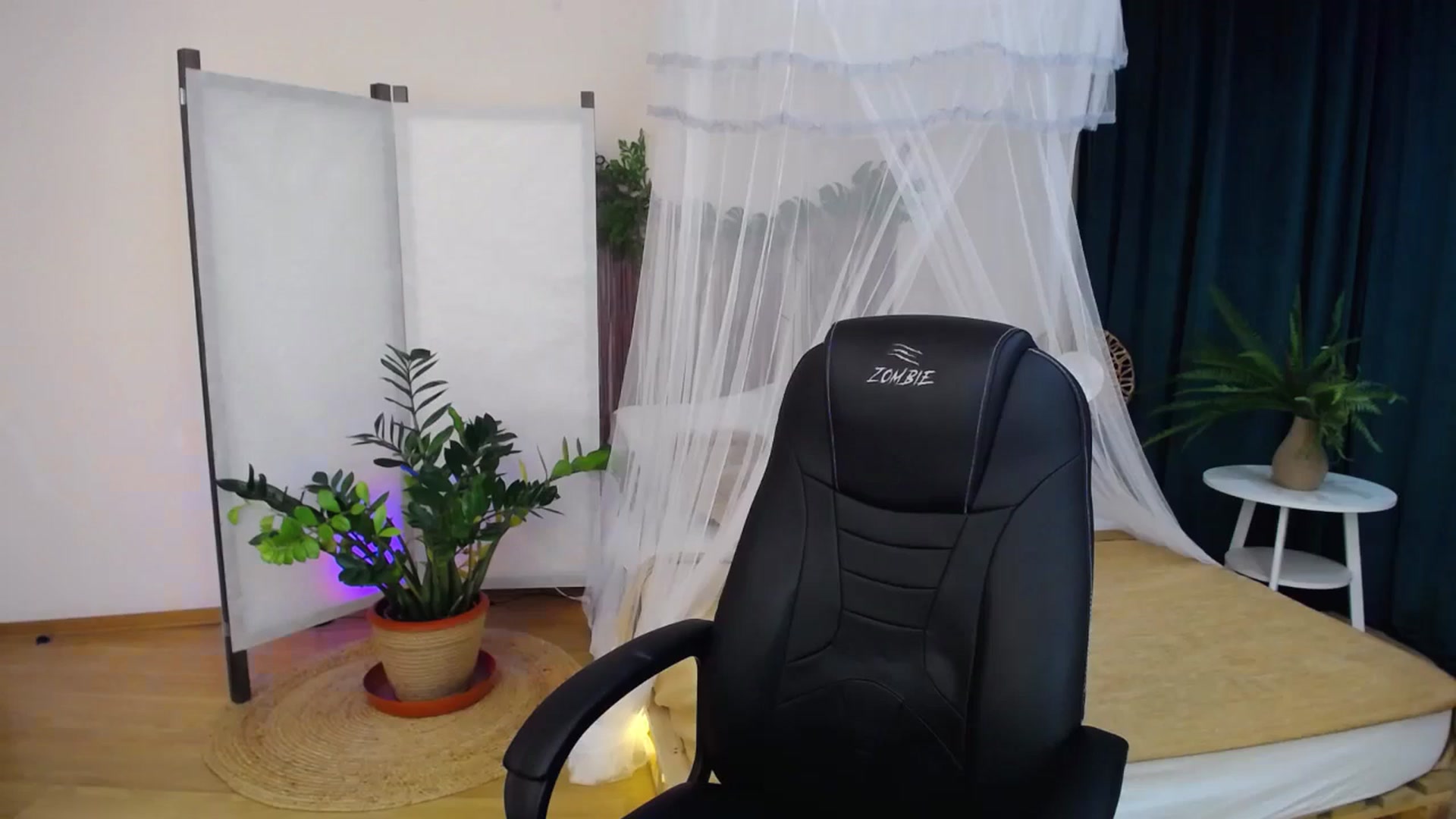 Gallery image thumbnail from AdmireMyEyes's myfreecams stream on, 09/26/2024, 18:29 image 18 of 20