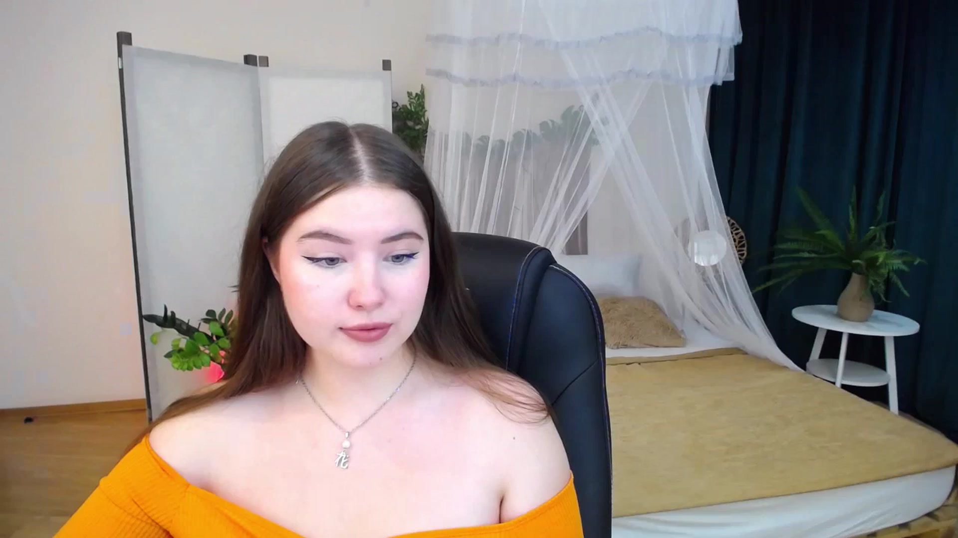 Gallery image thumbnail from AdmireMyEyes's myfreecams stream on, 09/26/2024, 18:29 image 16 of 20