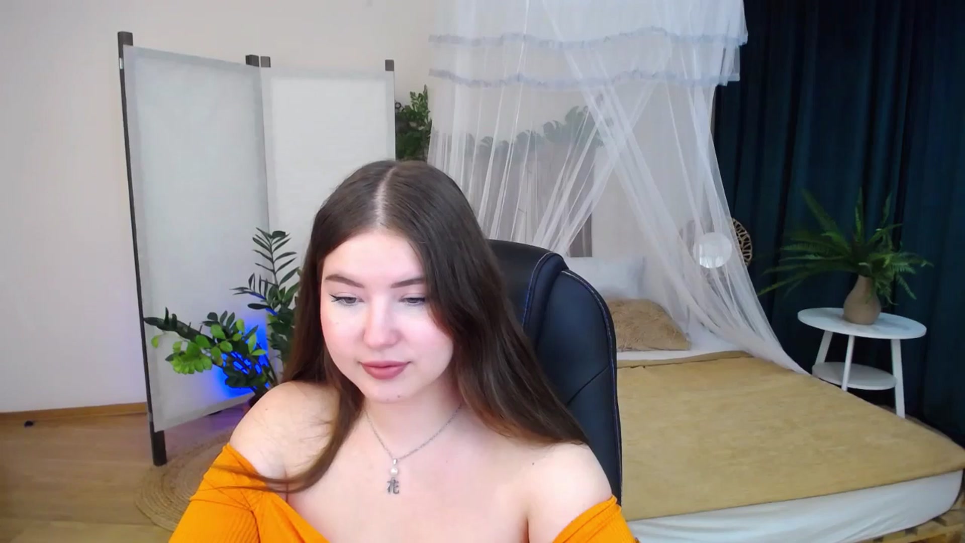 Gallery image thumbnail from AdmireMyEyes's myfreecams stream on, 09/26/2024, 18:29 image 5 of 20