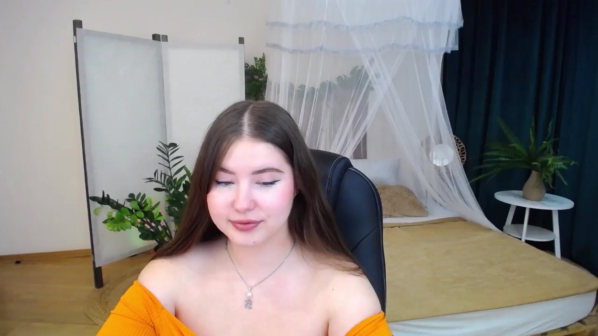 Gallery image thumbnail from AdmireMyEyes's myfreecams stream on, 09/26/2024, 18:29 image 8 of 20