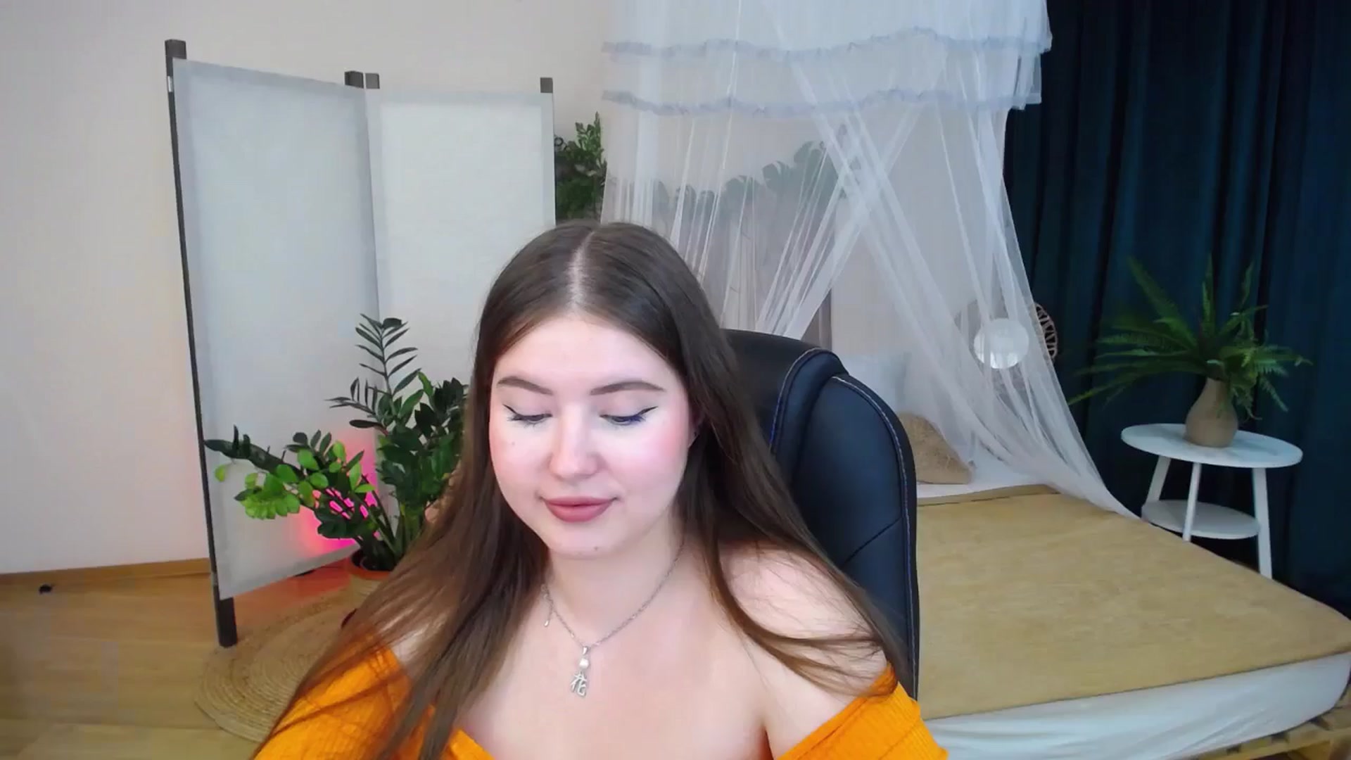 Gallery image thumbnail from AdmireMyEyes's myfreecams stream on, 09/26/2024, 19:46 image 10 of 20