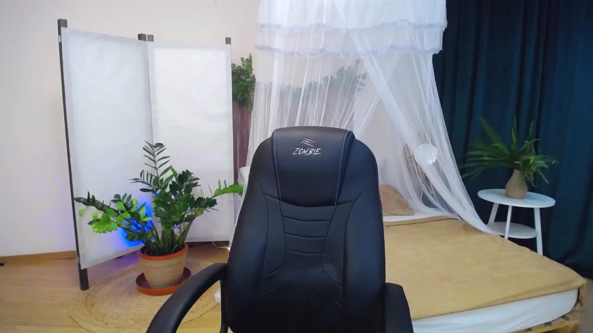 Gallery image thumbnail from AdmireMyEyes's myfreecams stream on, 09/27/2024, 18:48 image 14 of 20
