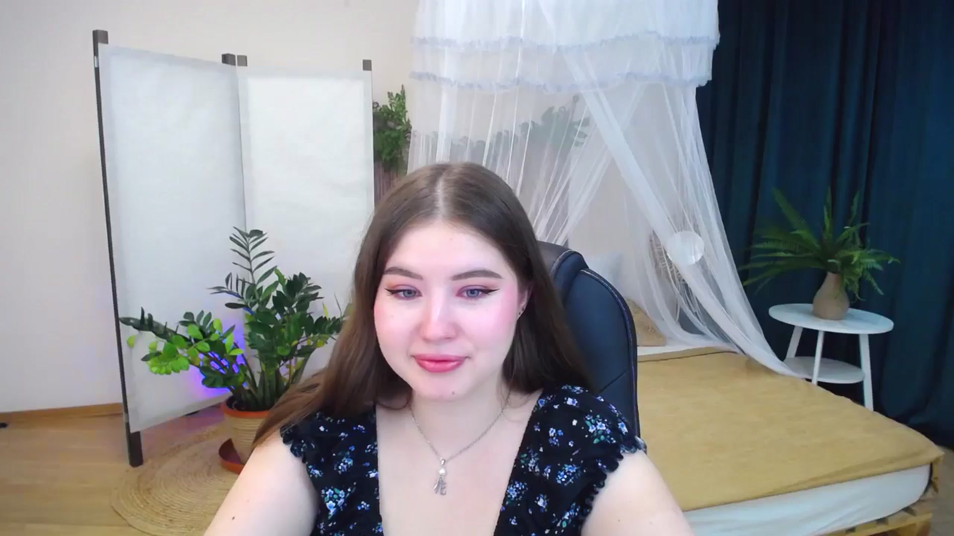 Gallery image thumbnail from AdmireMyEyes's myfreecams stream on, 09/27/2024, 18:48 image 13 of 20
