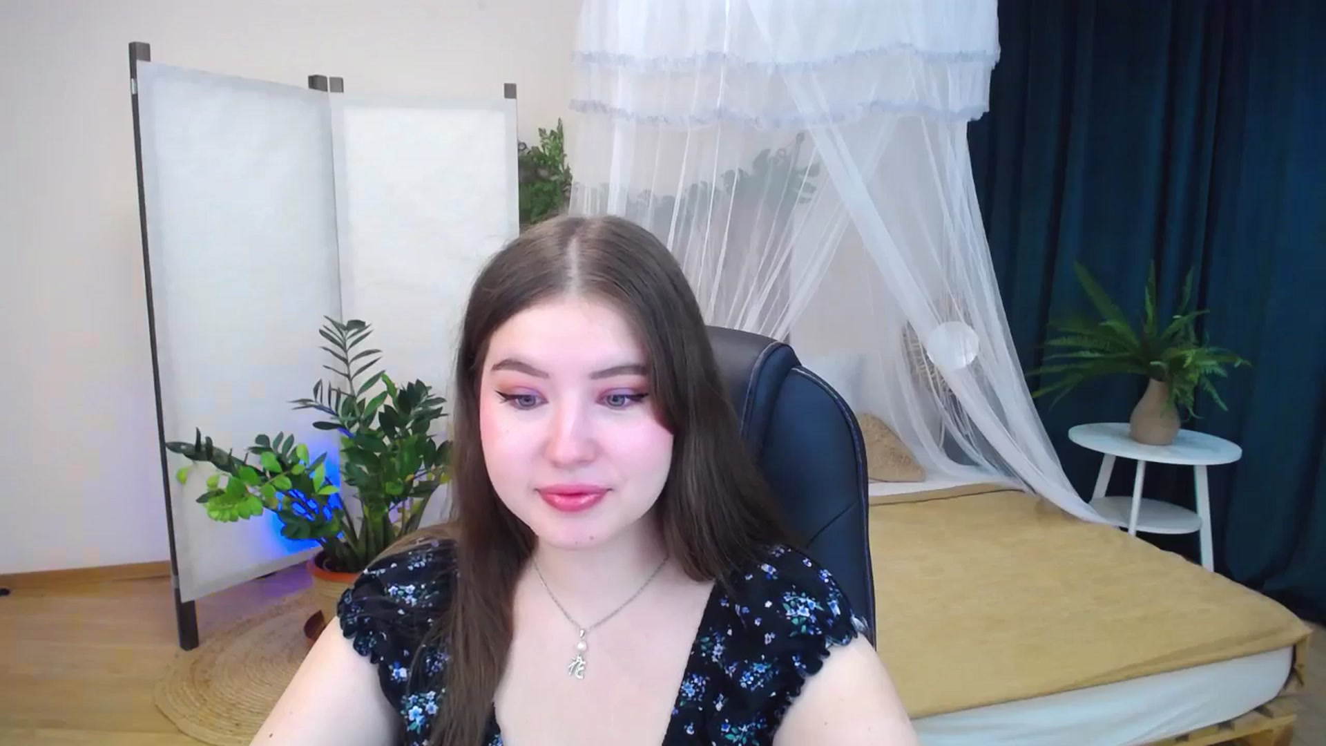 Gallery image thumbnail from AdmireMyEyes's myfreecams stream on, 09/27/2024, 18:48 image 5 of 20