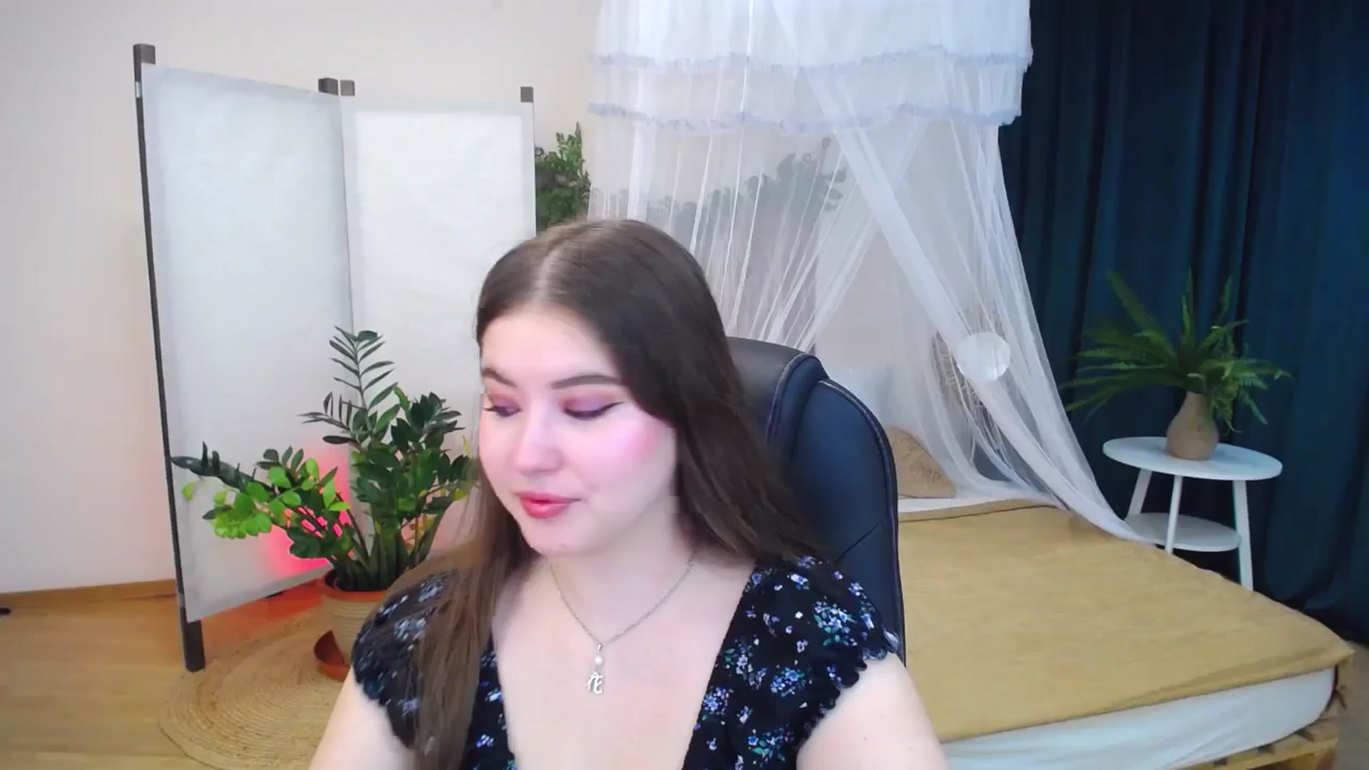 Gallery image thumbnail from AdmireMyEyes's myfreecams stream on, 09/27/2024, 18:48 image 4 of 20