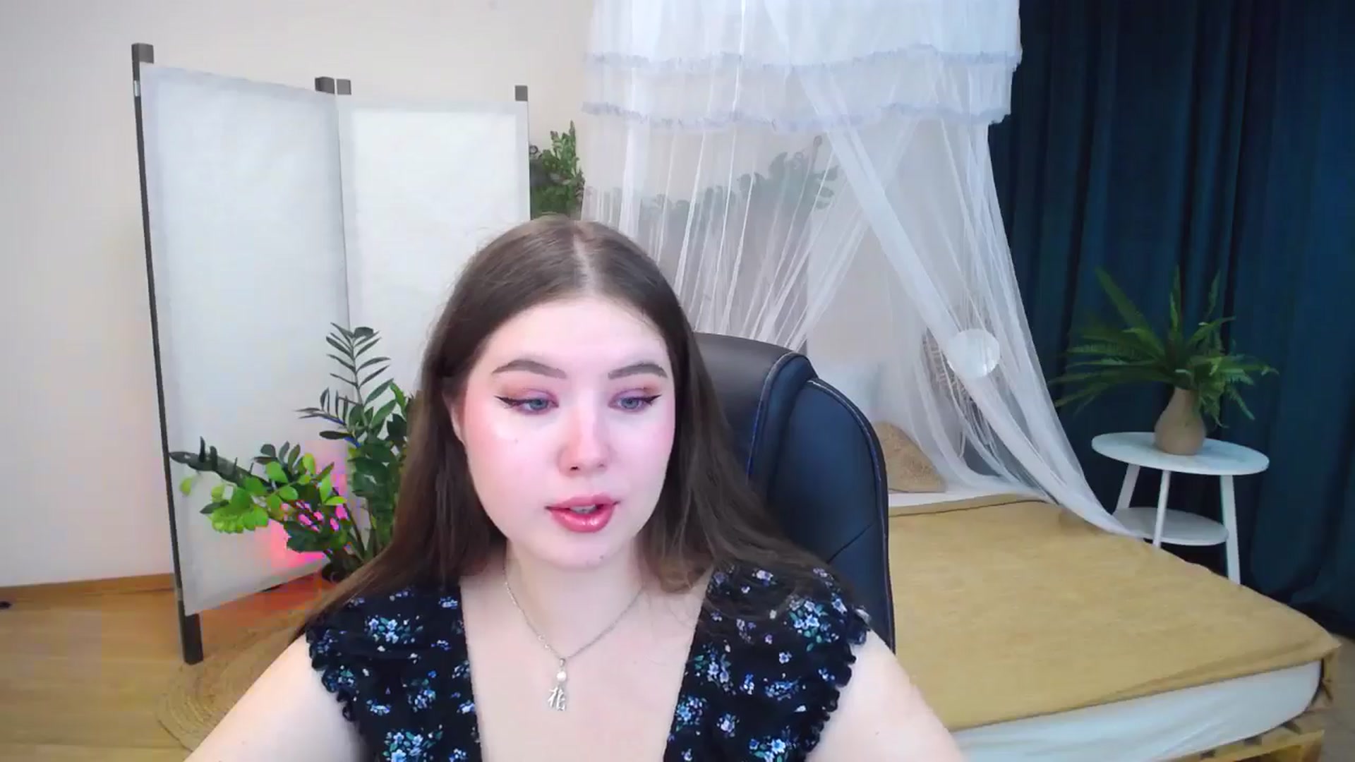 Gallery image thumbnail from AdmireMyEyes's myfreecams stream on, 09/27/2024, 18:48 image 7 of 20
