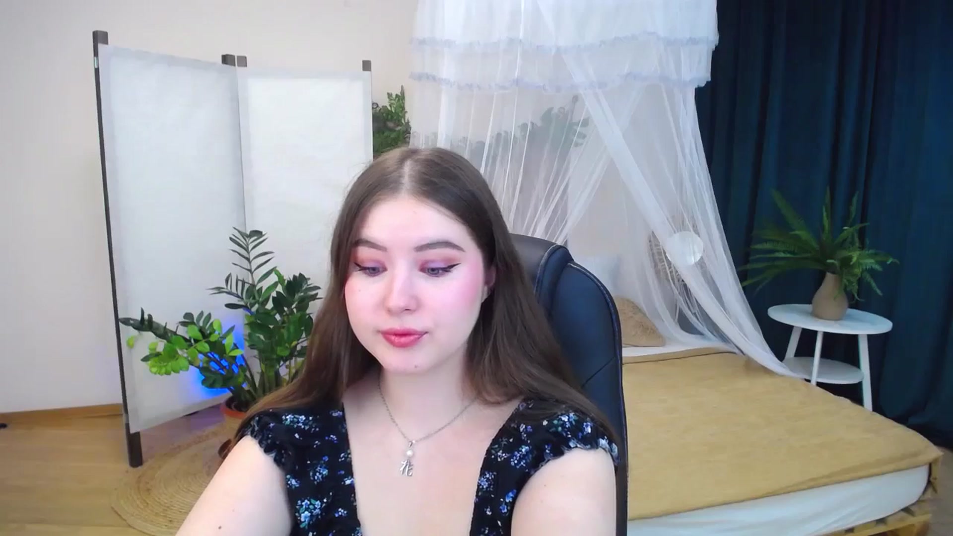 Gallery image thumbnail from AdmireMyEyes's myfreecams stream on, 09/27/2024, 18:48 image 6 of 20