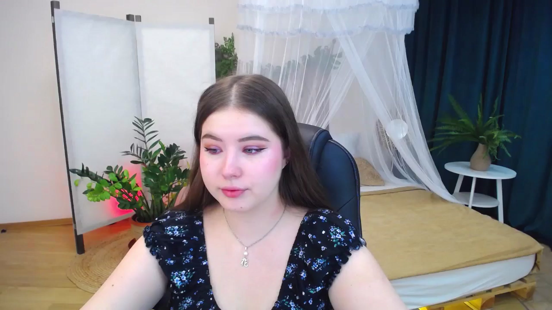 Gallery image thumbnail from AdmireMyEyes's myfreecams stream on, 09/27/2024, 18:48 image 1 of 20