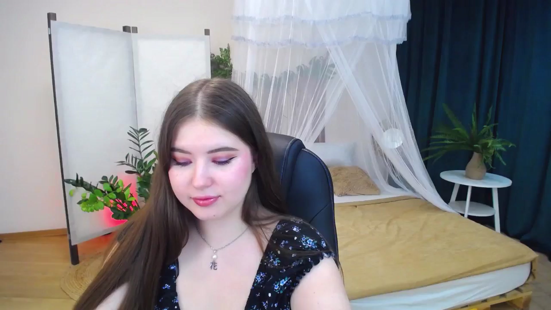 Gallery image thumbnail from AdmireMyEyes's myfreecams stream on, 09/27/2024, 21:44 image 2 of 20