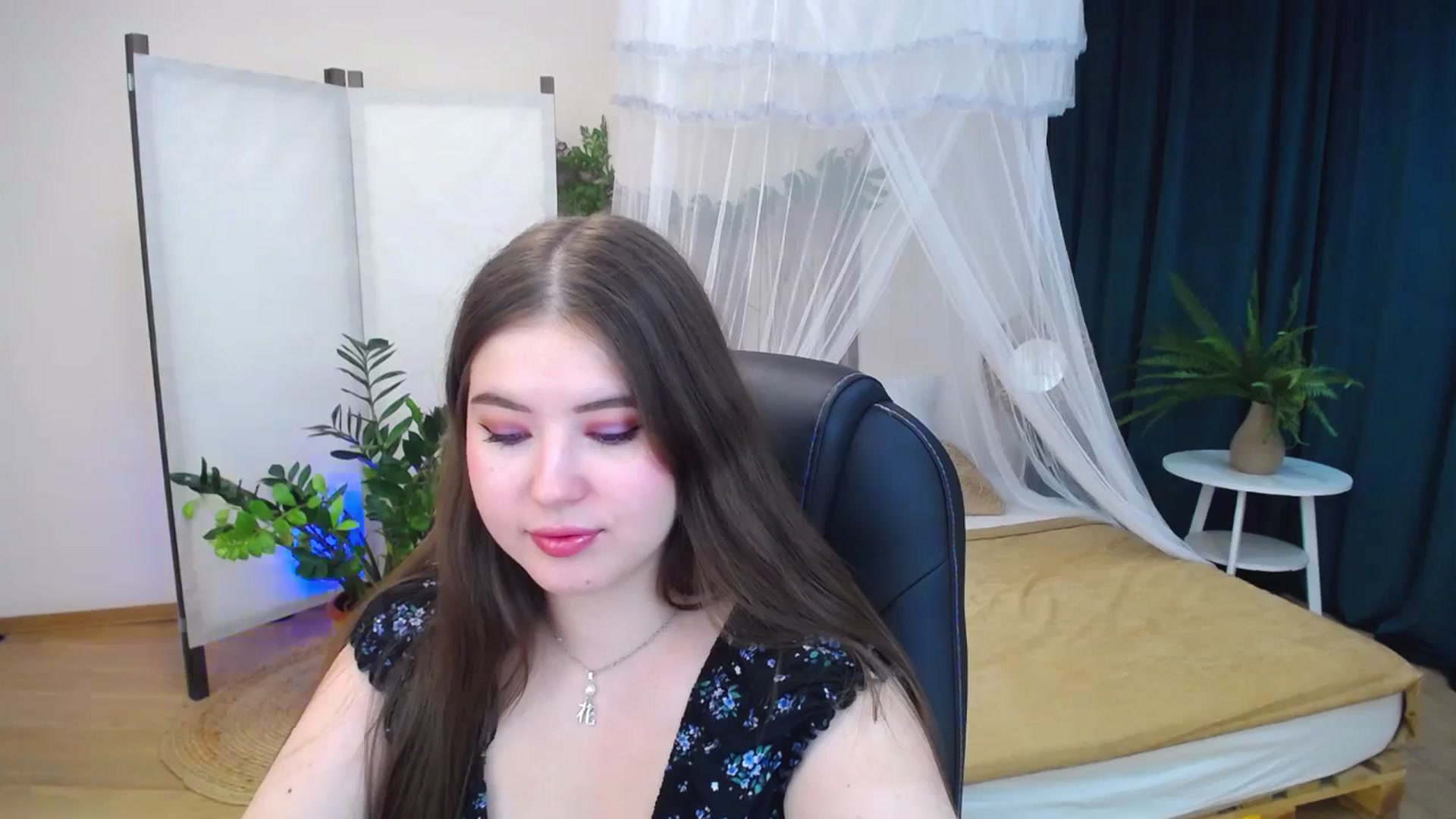 Gallery image thumbnail from AdmireMyEyes's myfreecams stream on, 09/27/2024, 21:44 image 3 of 20