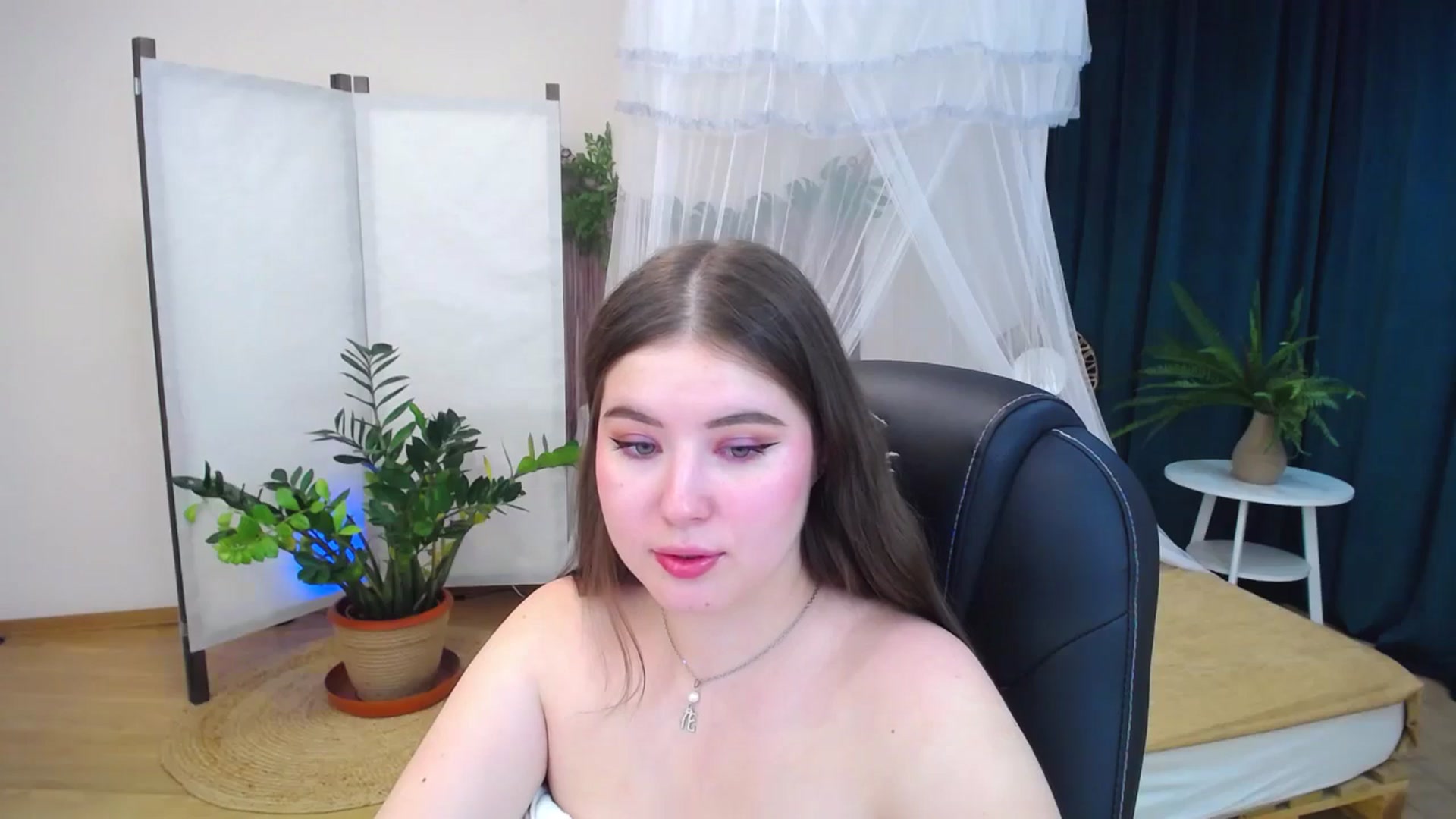 Gallery image thumbnail from AdmireMyEyes's myfreecams stream on, 09/27/2024, 23:46 image 13 of 20