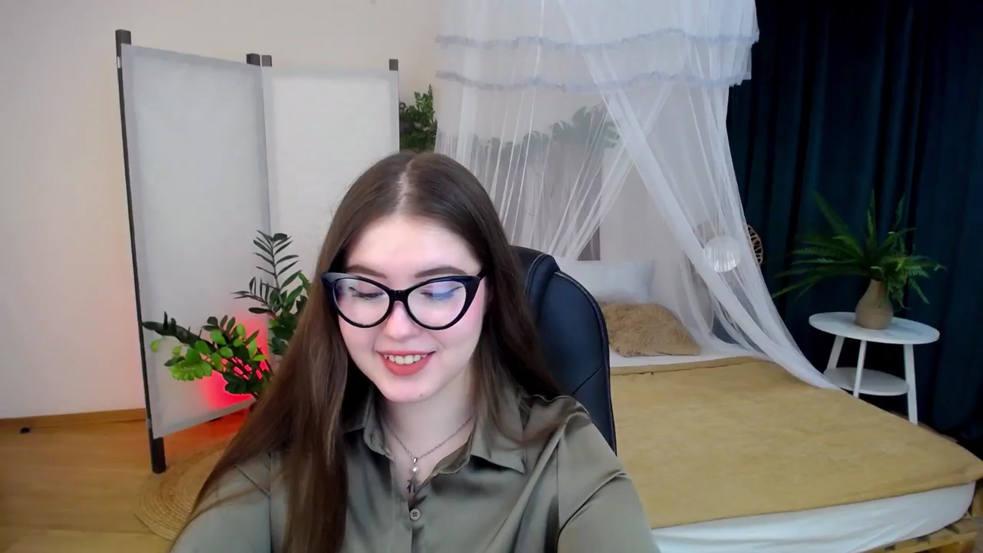 Gallery image thumbnail from AdmireMyEyes's myfreecams stream on, 09/28/2024, 19:09 image 2 of 20