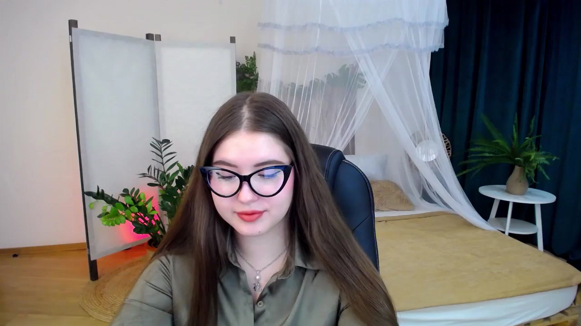 Gallery image thumbnail from AdmireMyEyes's myfreecams stream on, 09/28/2024, 19:09 image 16 of 20