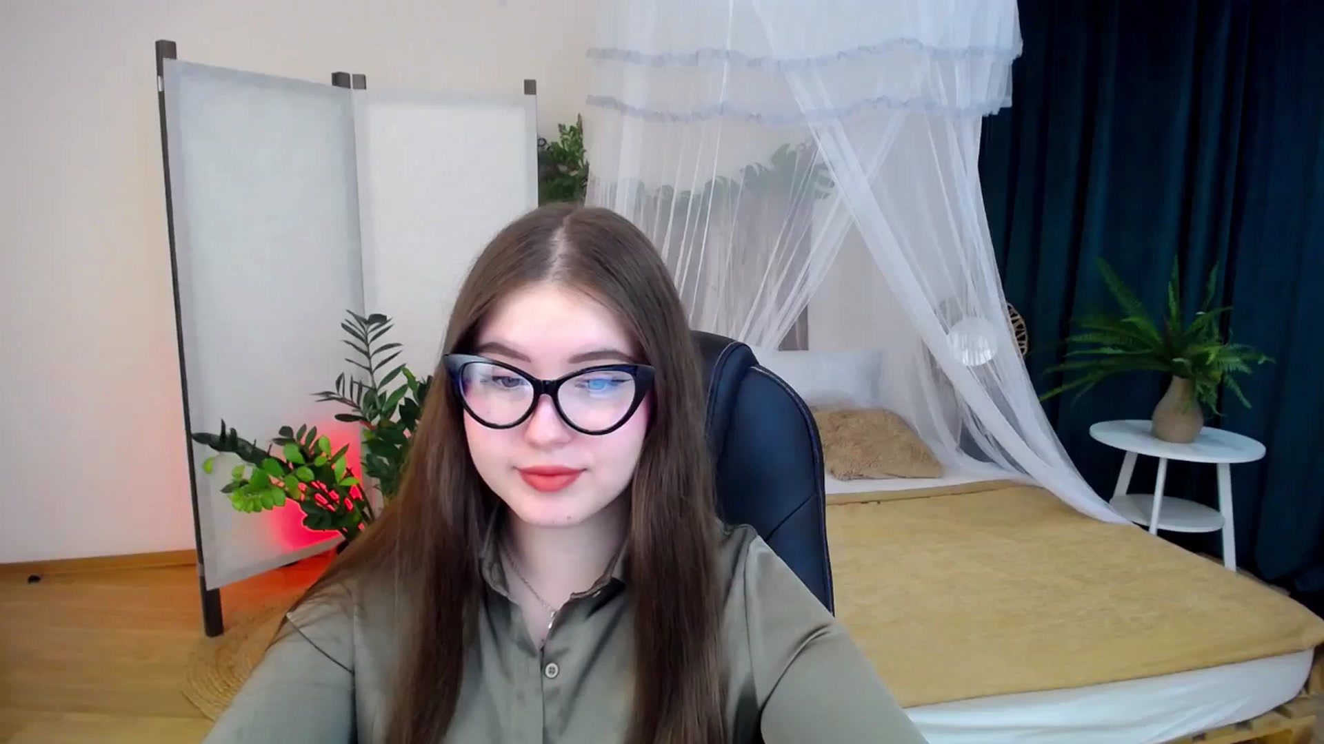 Gallery image thumbnail from AdmireMyEyes's myfreecams stream on, 09/28/2024, 19:09 image 4 of 20