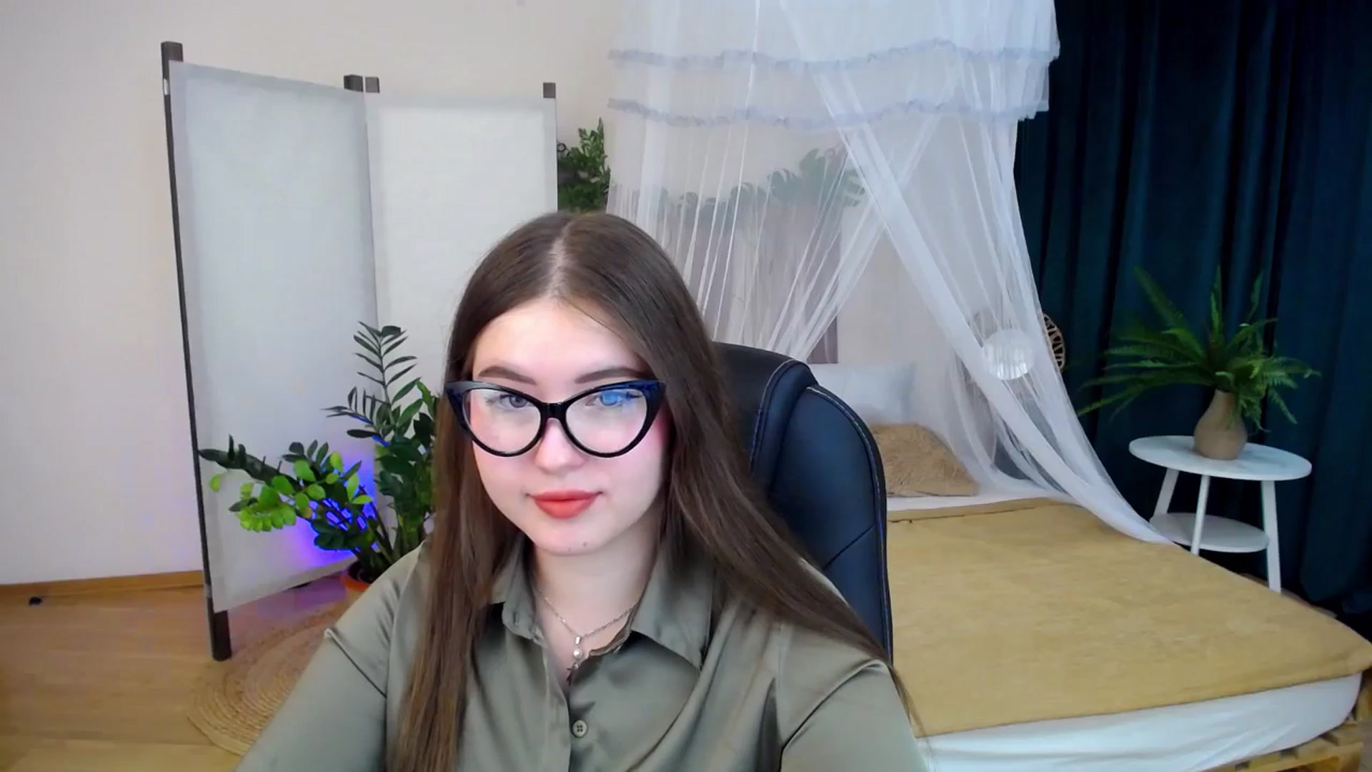 Gallery image thumbnail from AdmireMyEyes's myfreecams stream on, 09/28/2024, 19:09 image 9 of 20