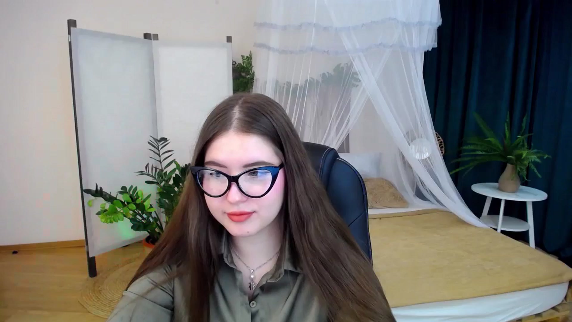 Gallery image thumbnail from AdmireMyEyes's myfreecams stream on, 09/28/2024, 19:09 image 17 of 20