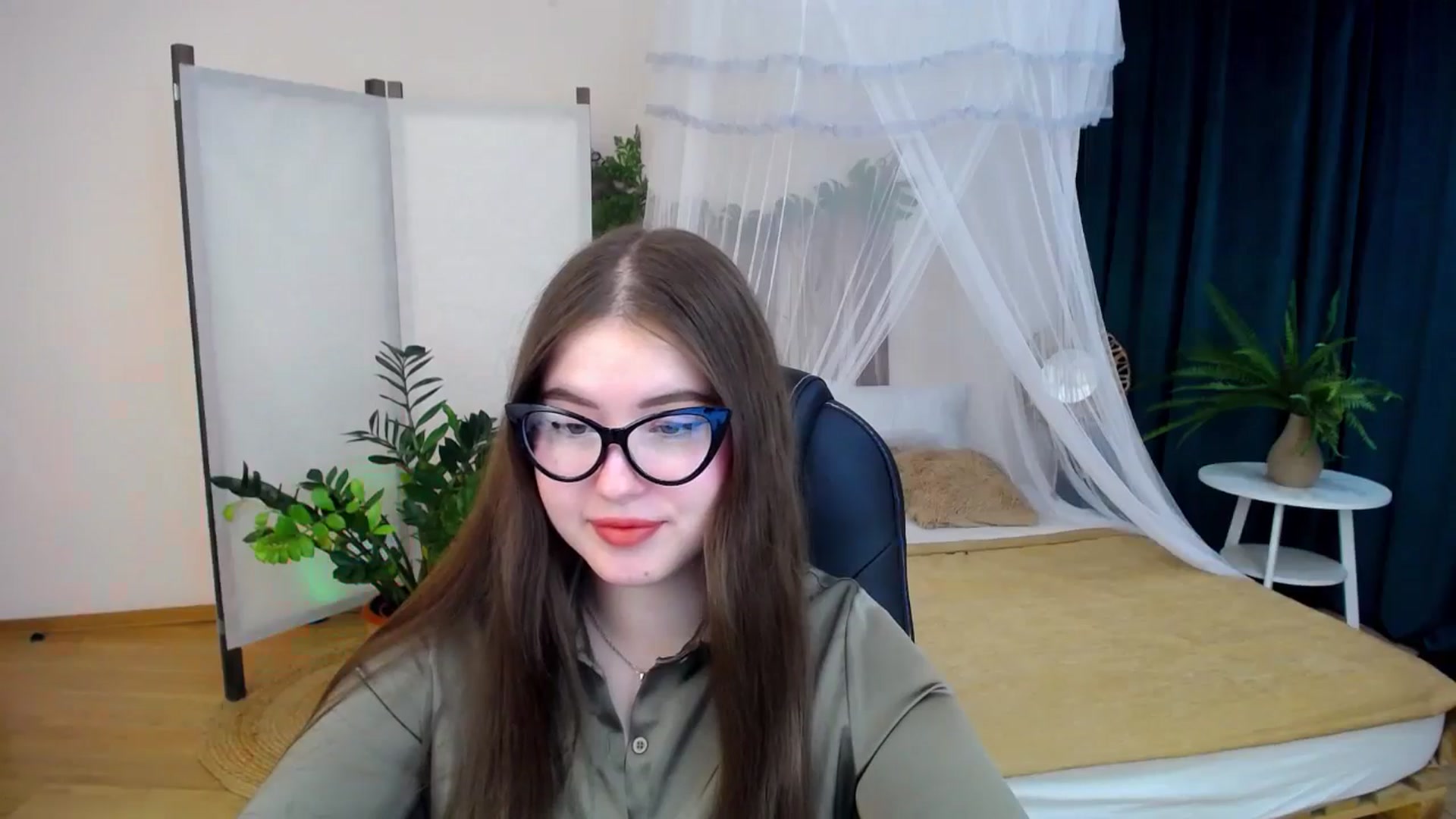 Gallery image thumbnail from AdmireMyEyes's myfreecams stream on, 09/28/2024, 19:09 image 6 of 20